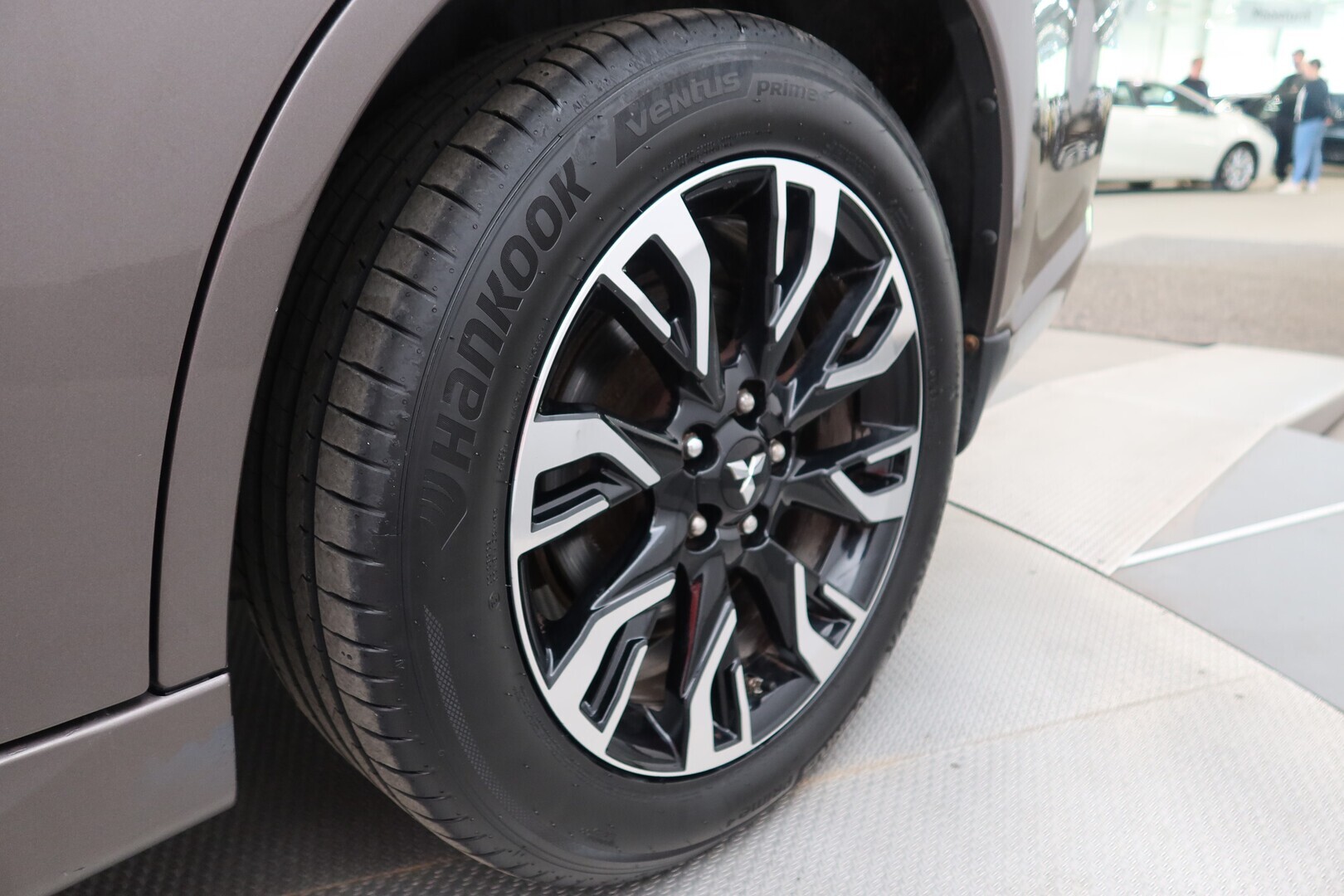 MITSUBISHI Outlander PHEV 2015