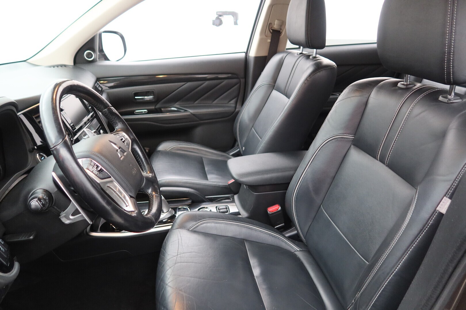 MITSUBISHI Outlander PHEV 2015