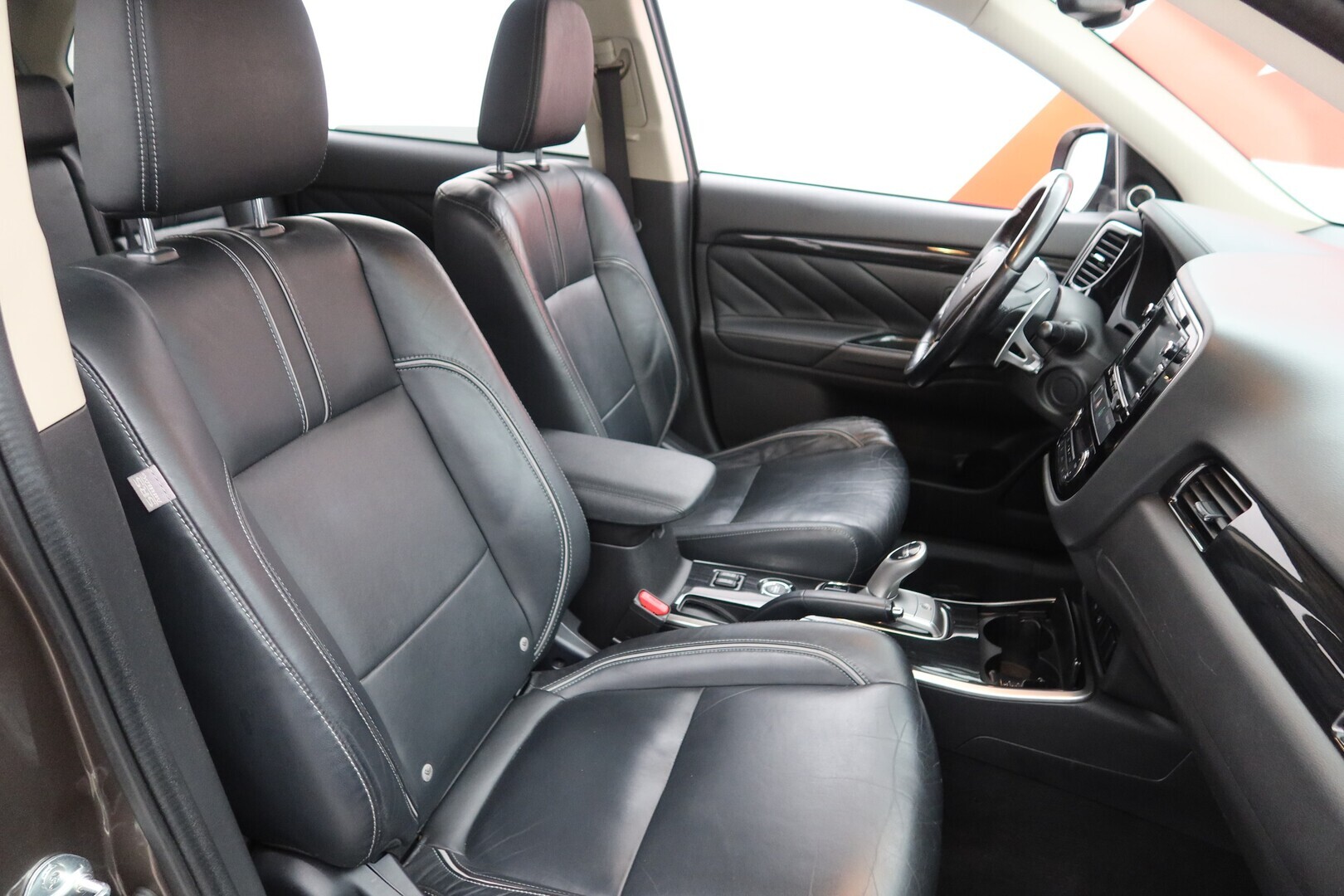 MITSUBISHI Outlander PHEV 2015