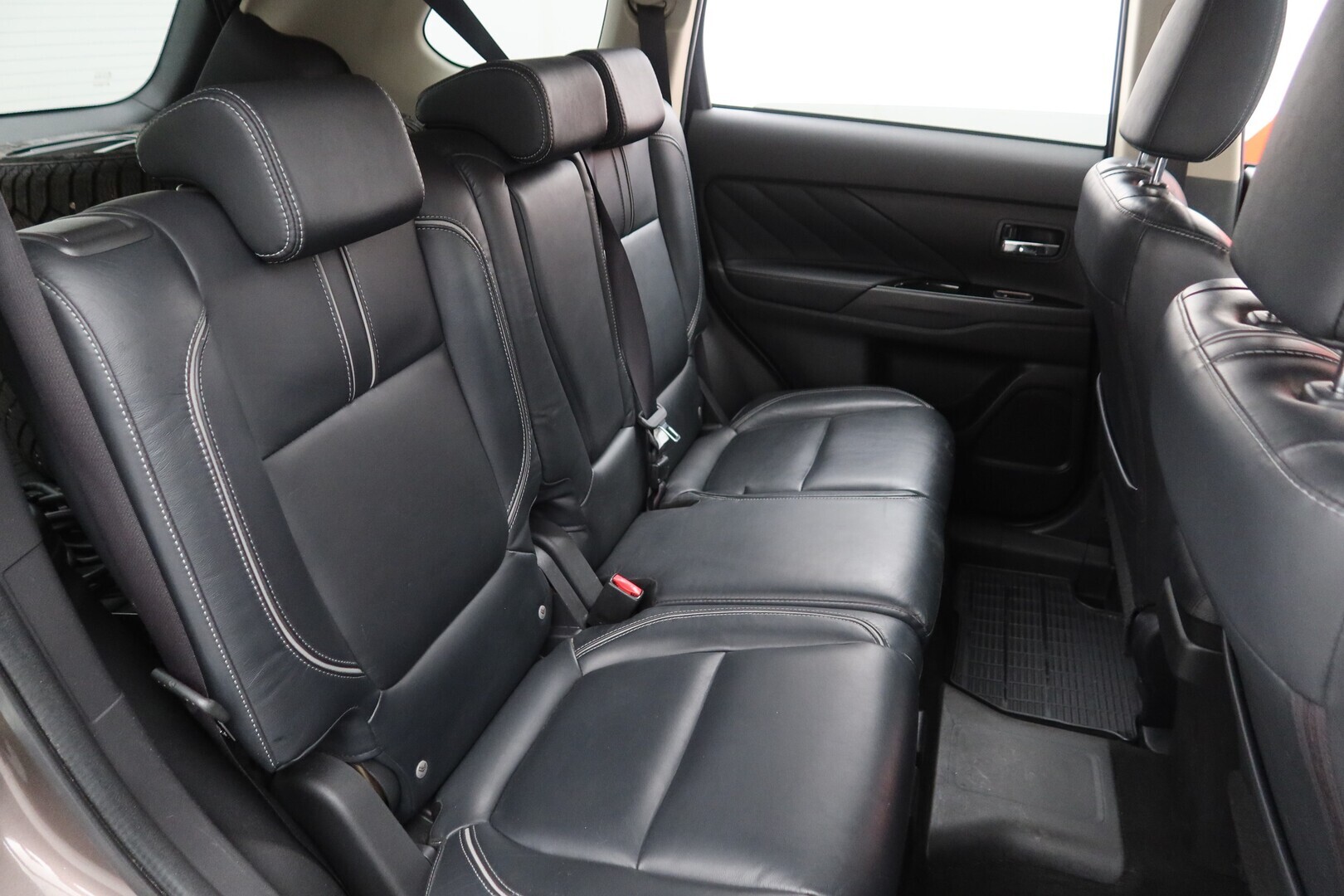 MITSUBISHI Outlander PHEV 2015