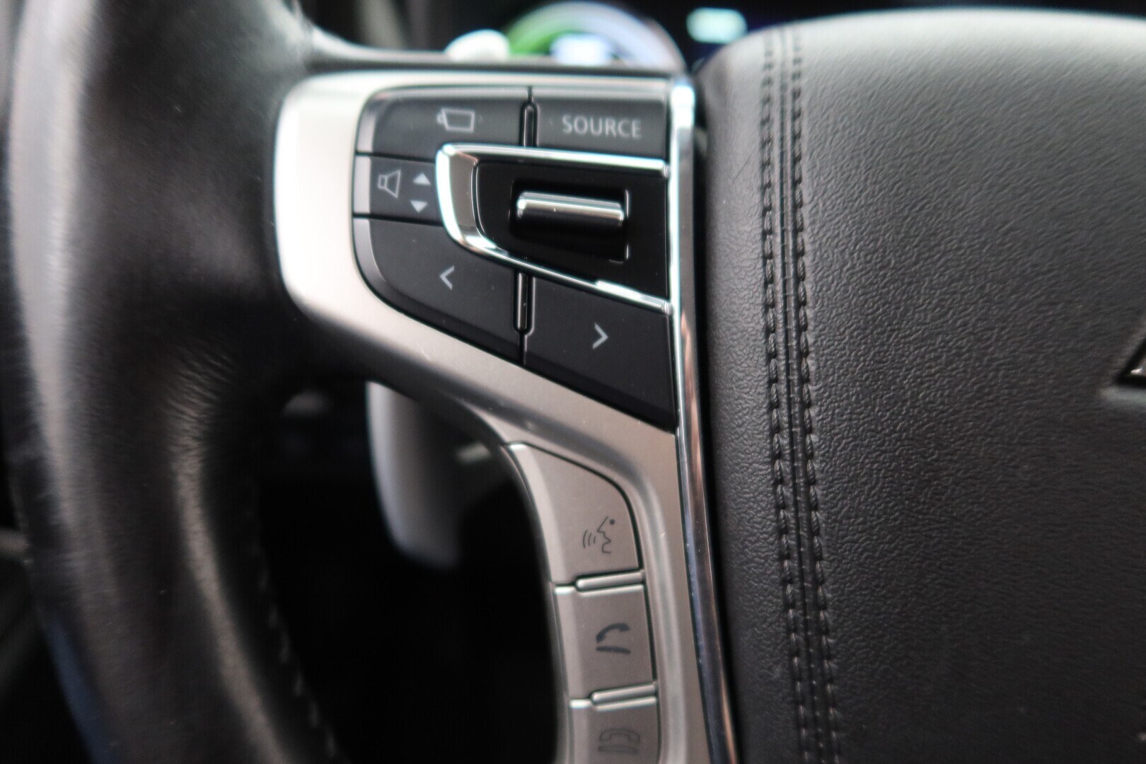 MITSUBISHI Outlander PHEV 2015