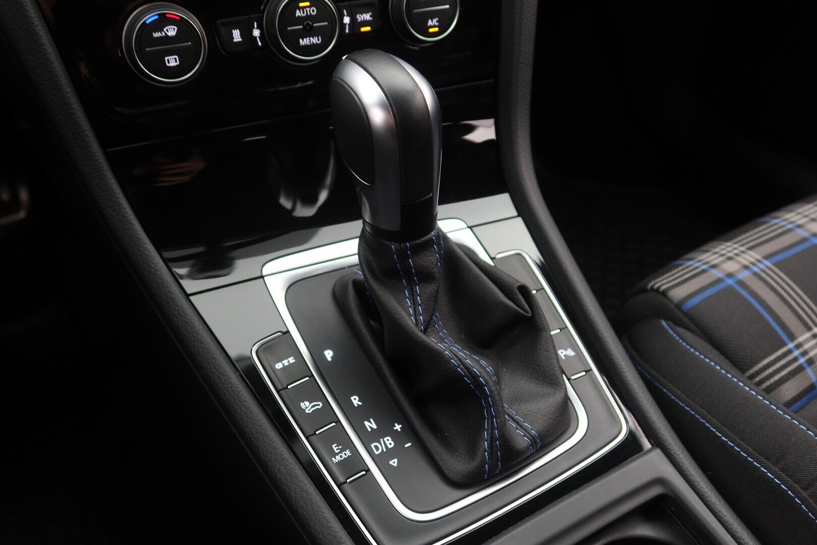 VOLKSWAGEN Golf 2020