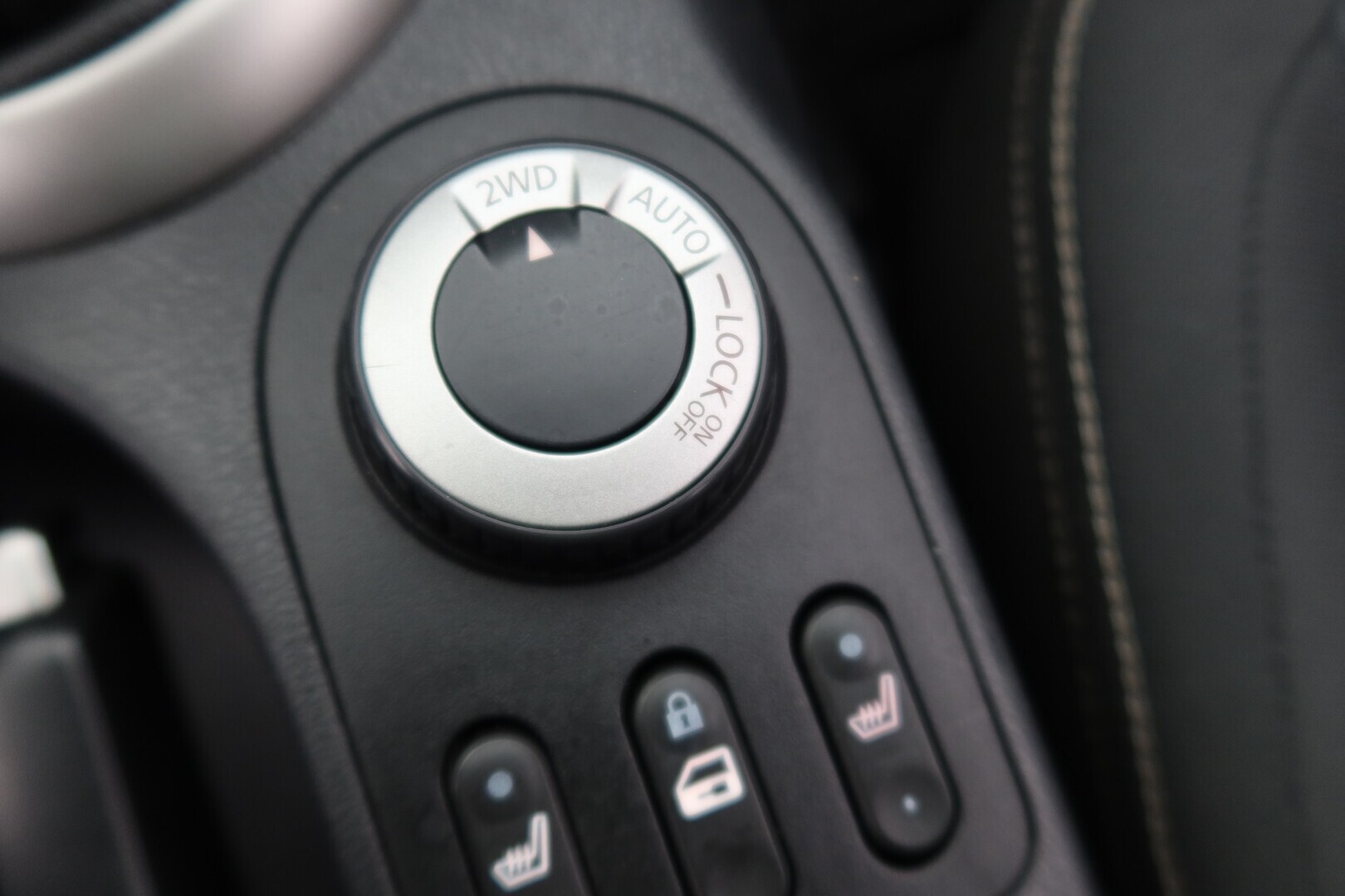 NISSAN Qashqai+2 2011