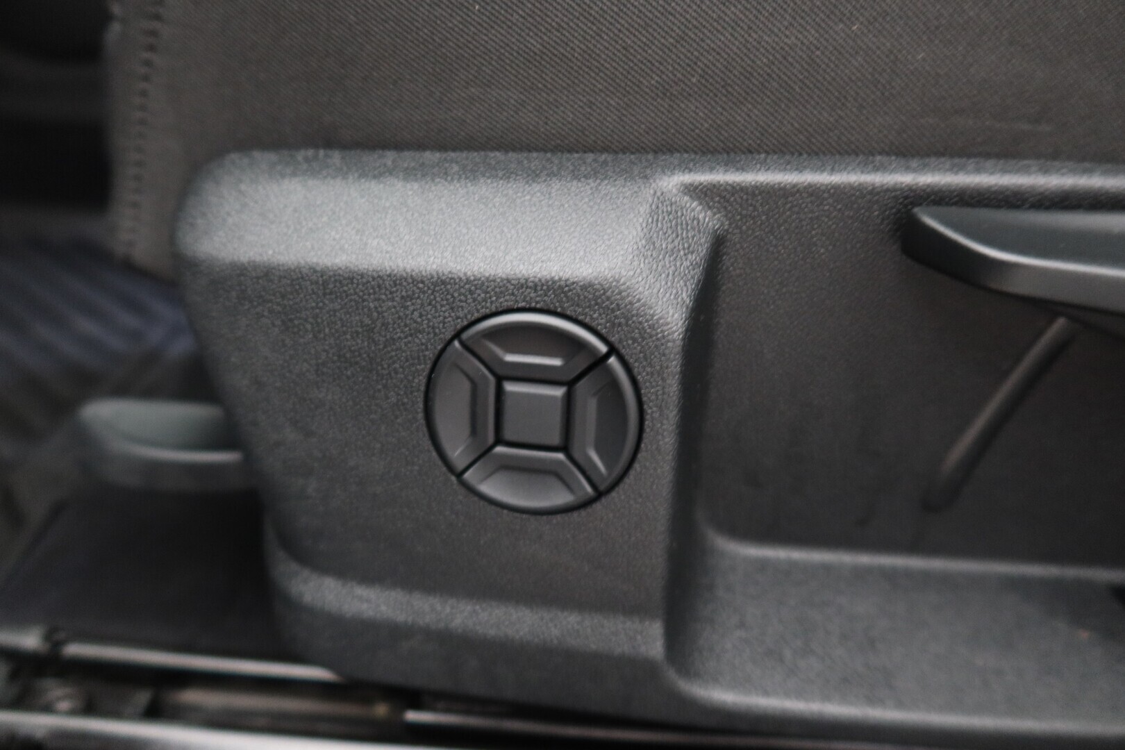 AUDI Q4 e-tron 2021