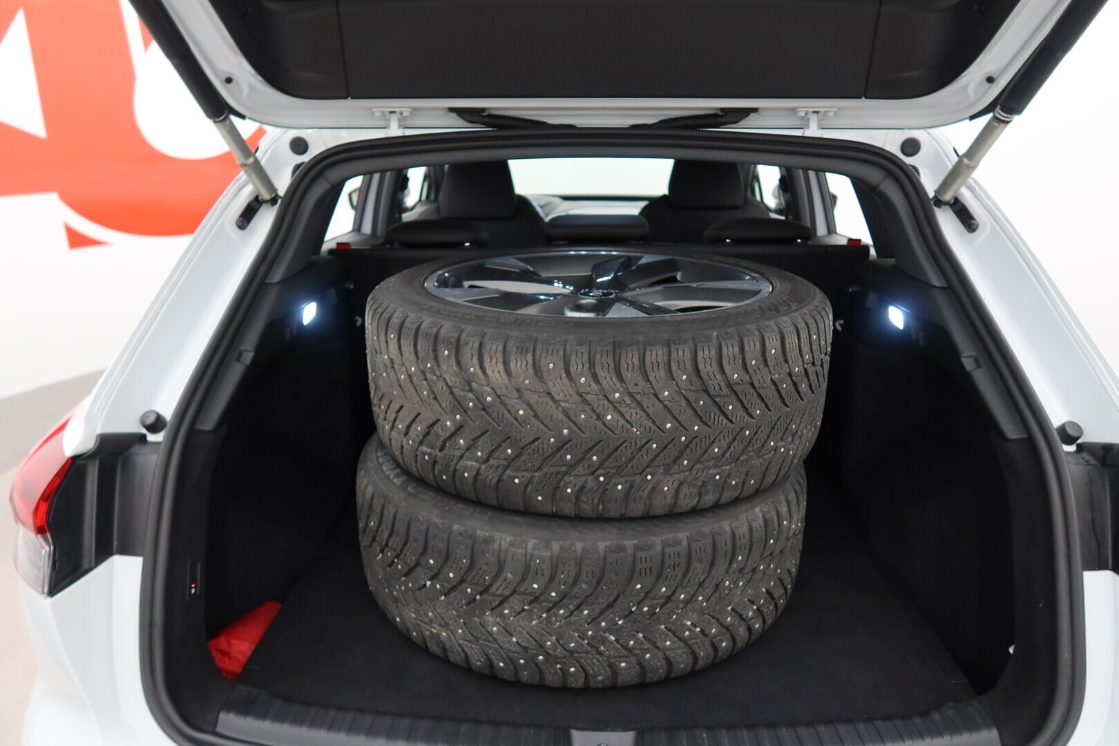 AUDI Q4 e-tron 2021