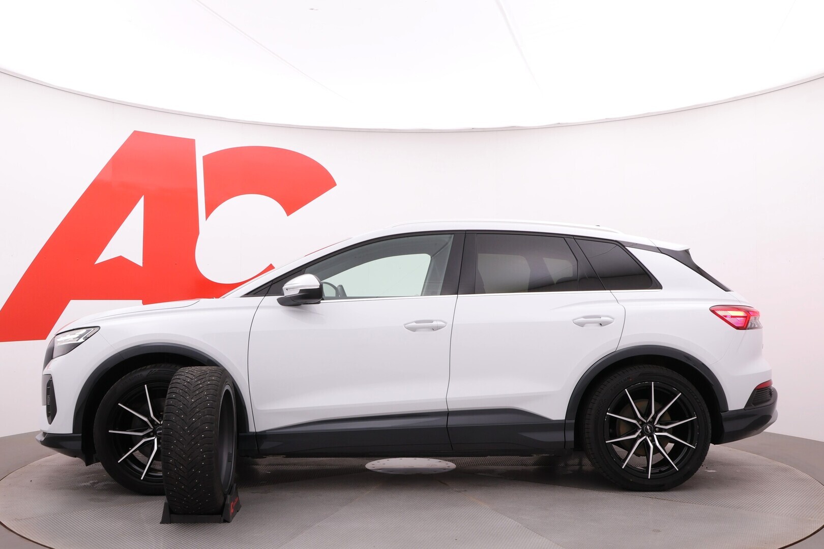 AUDI Q4 e-tron 2021