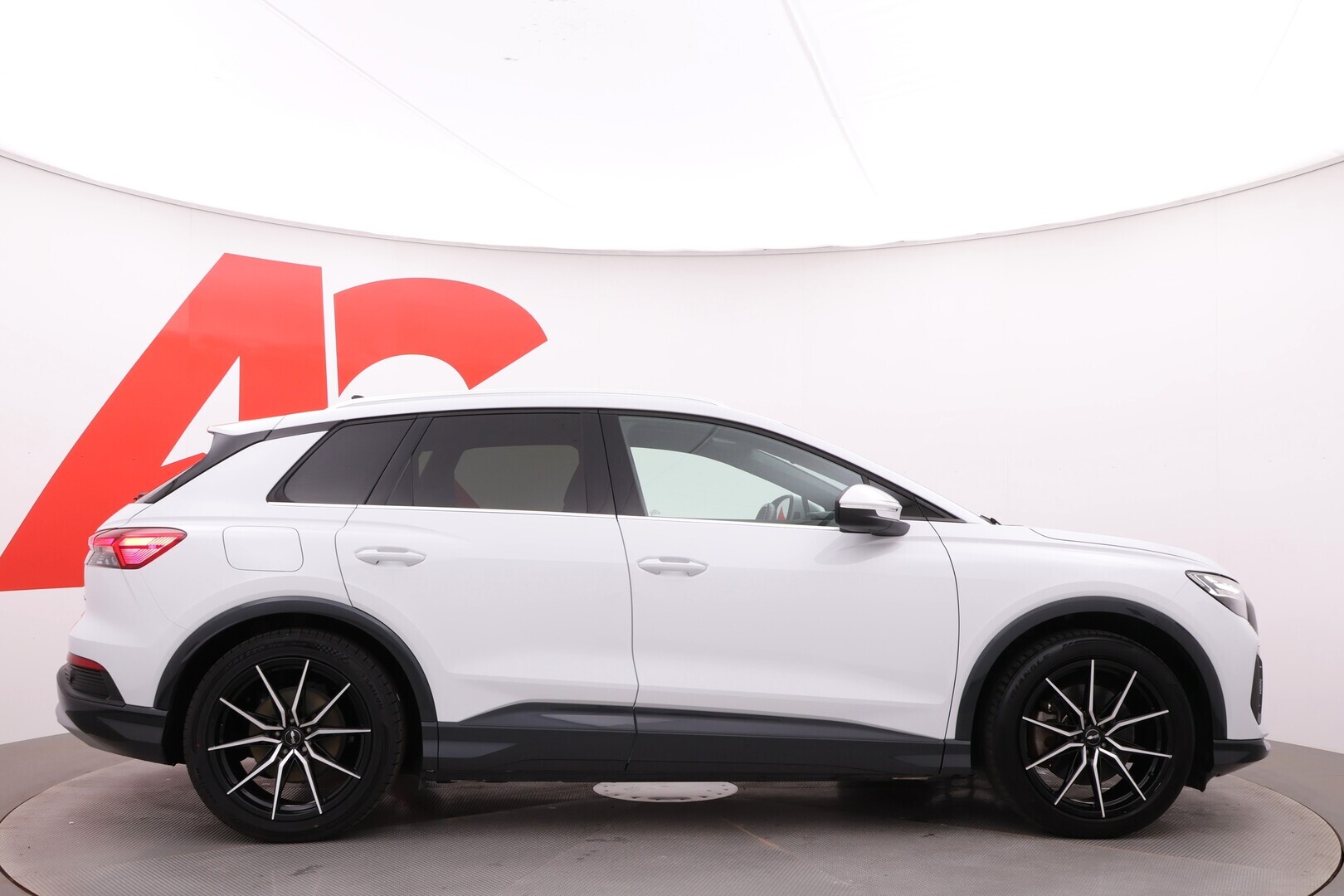 AUDI Q4 e-tron 2021