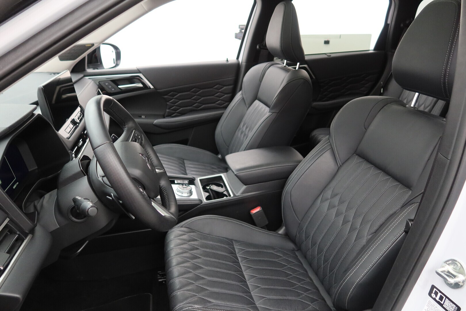 MITSUBISHI Outlander 2025