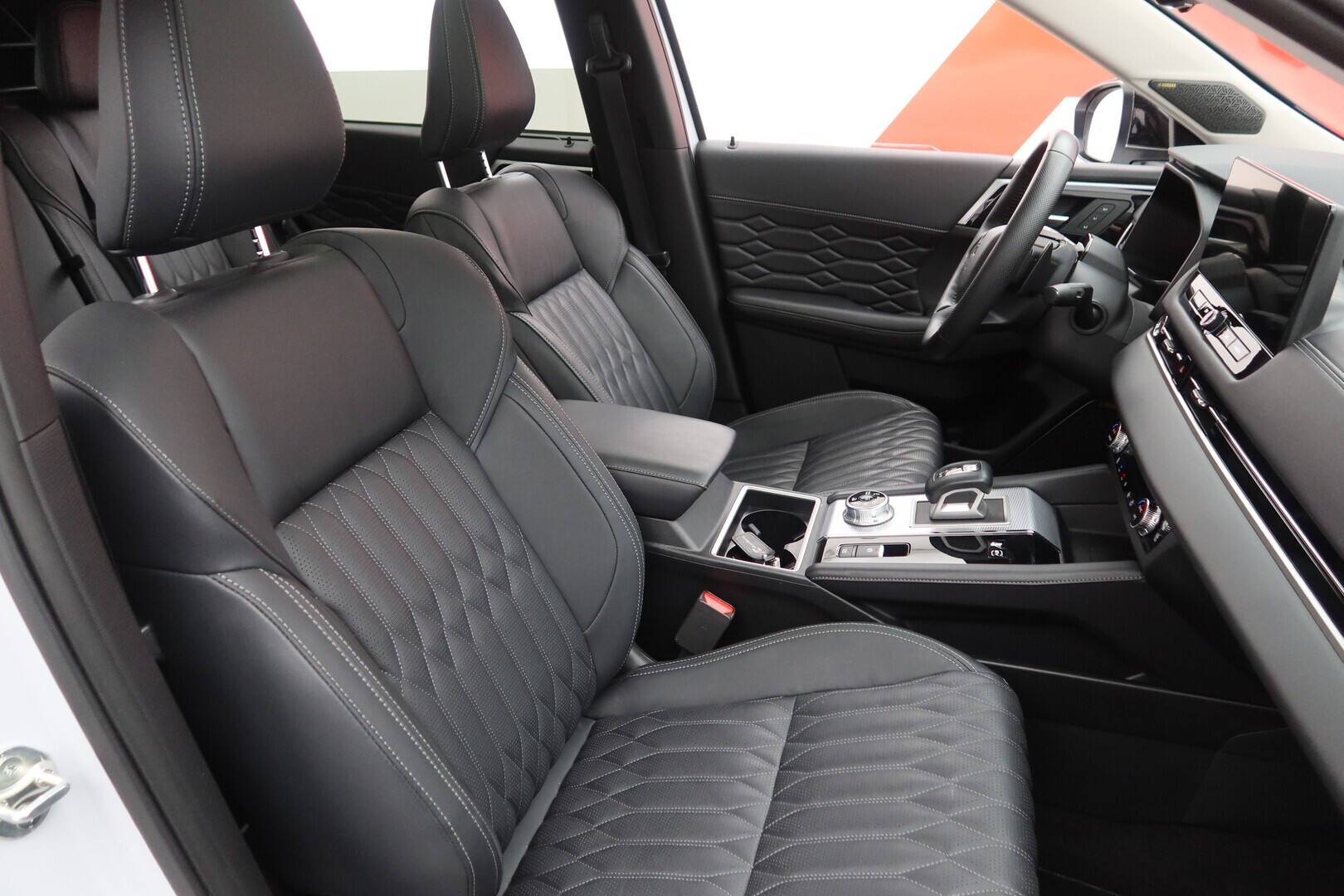 MITSUBISHI Outlander 2025