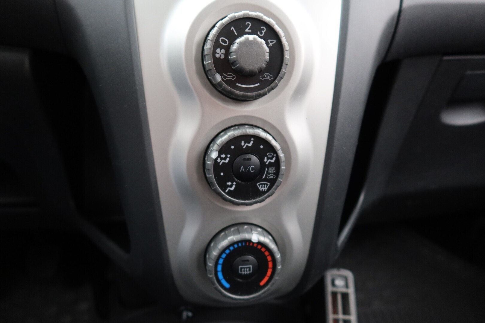TOYOTA Yaris 2008