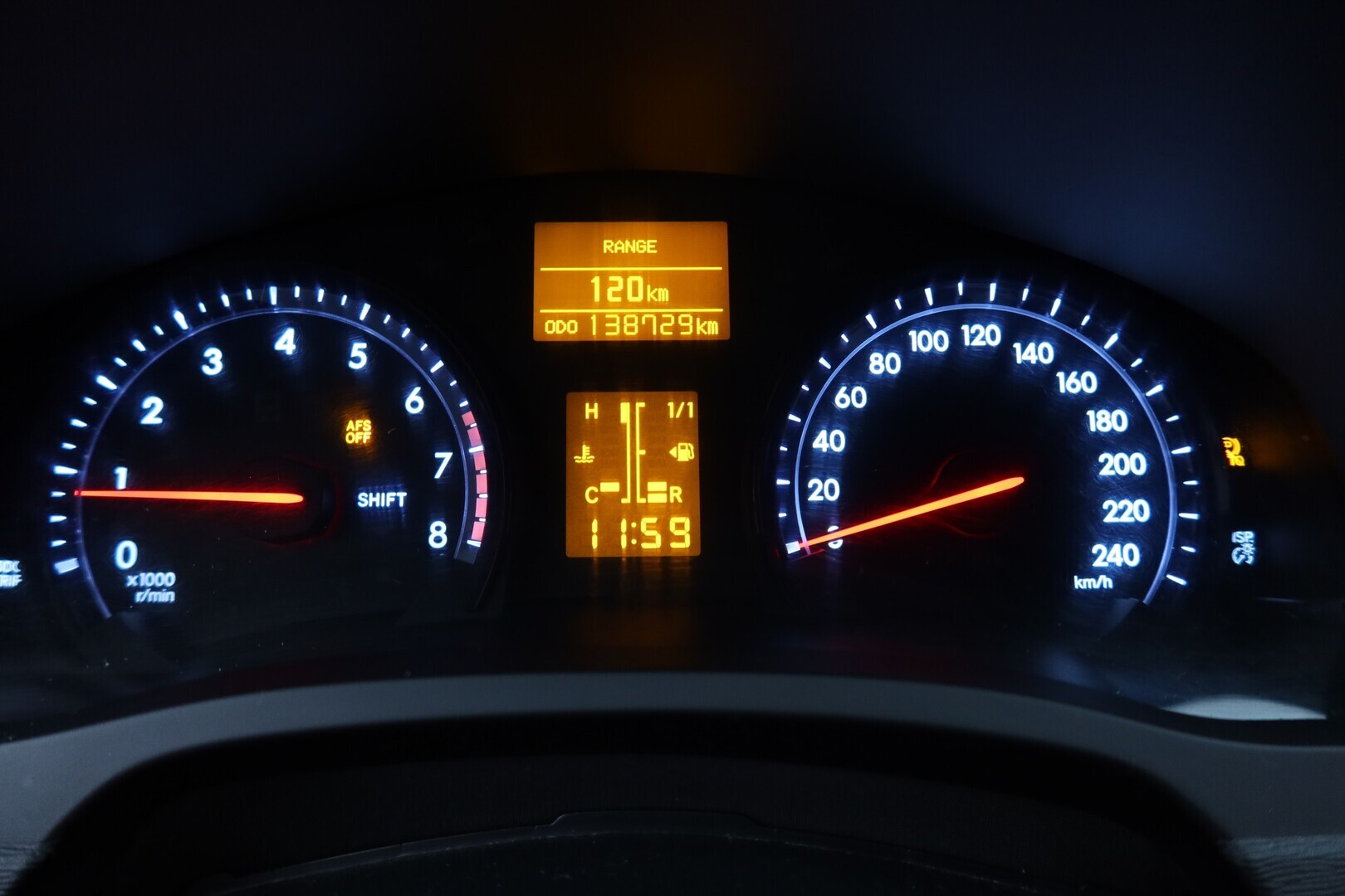 TOYOTA Avensis 2013