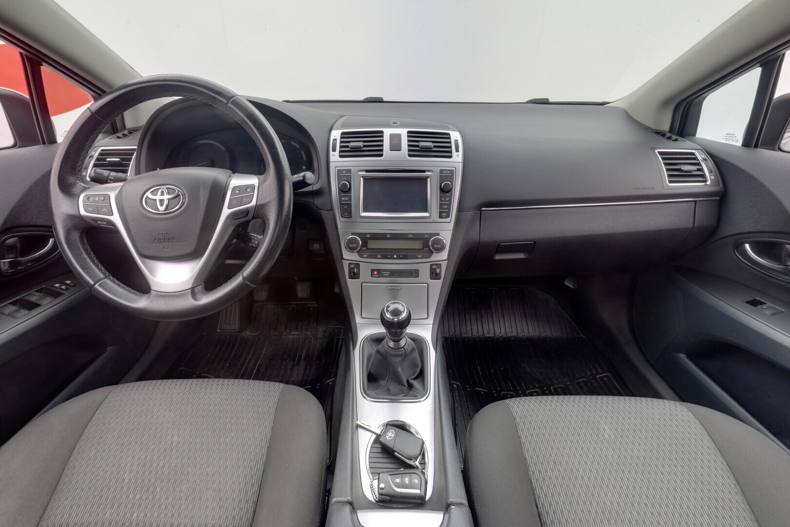 TOYOTA Avensis 2013