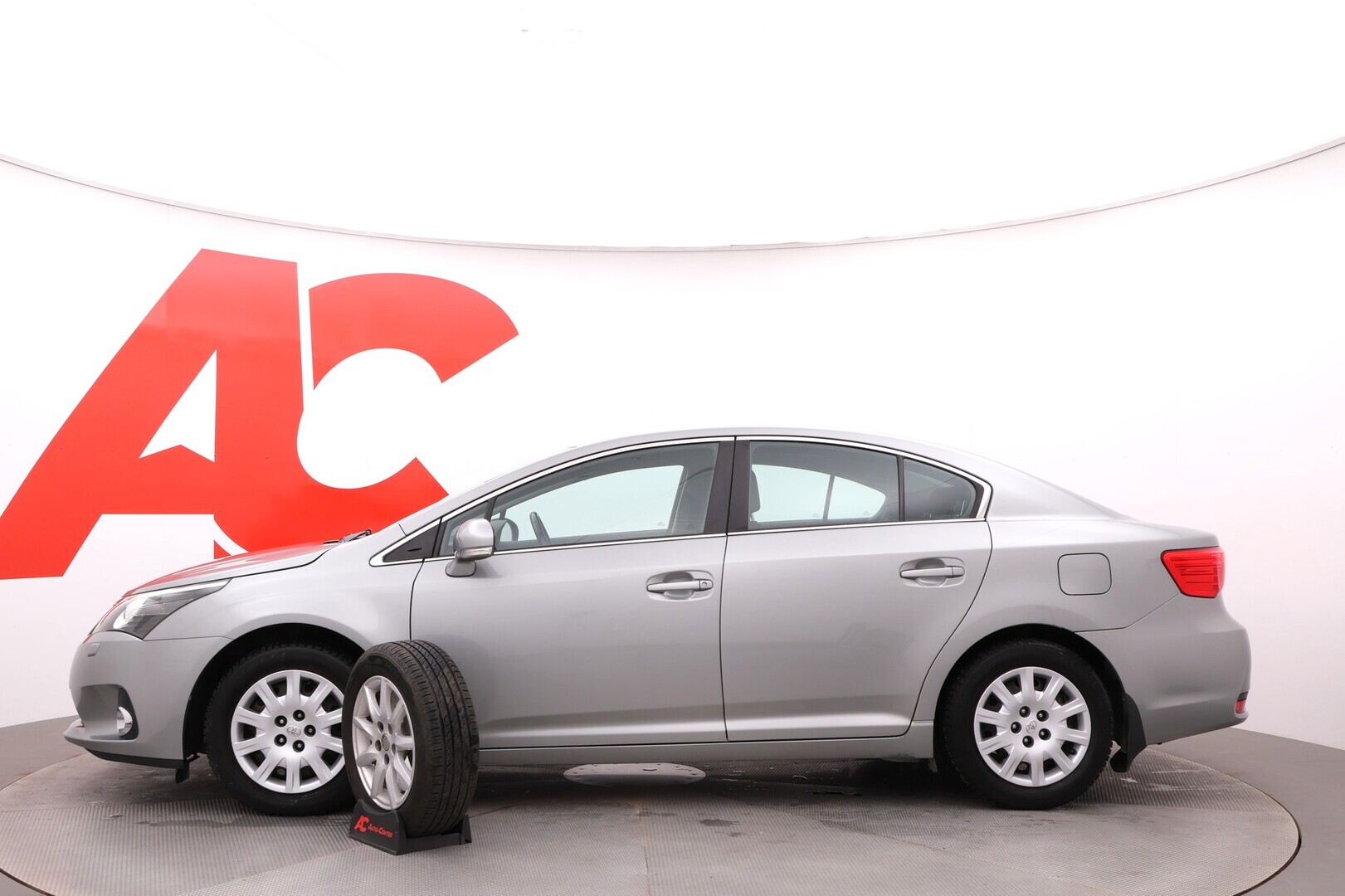 TOYOTA Avensis 2013