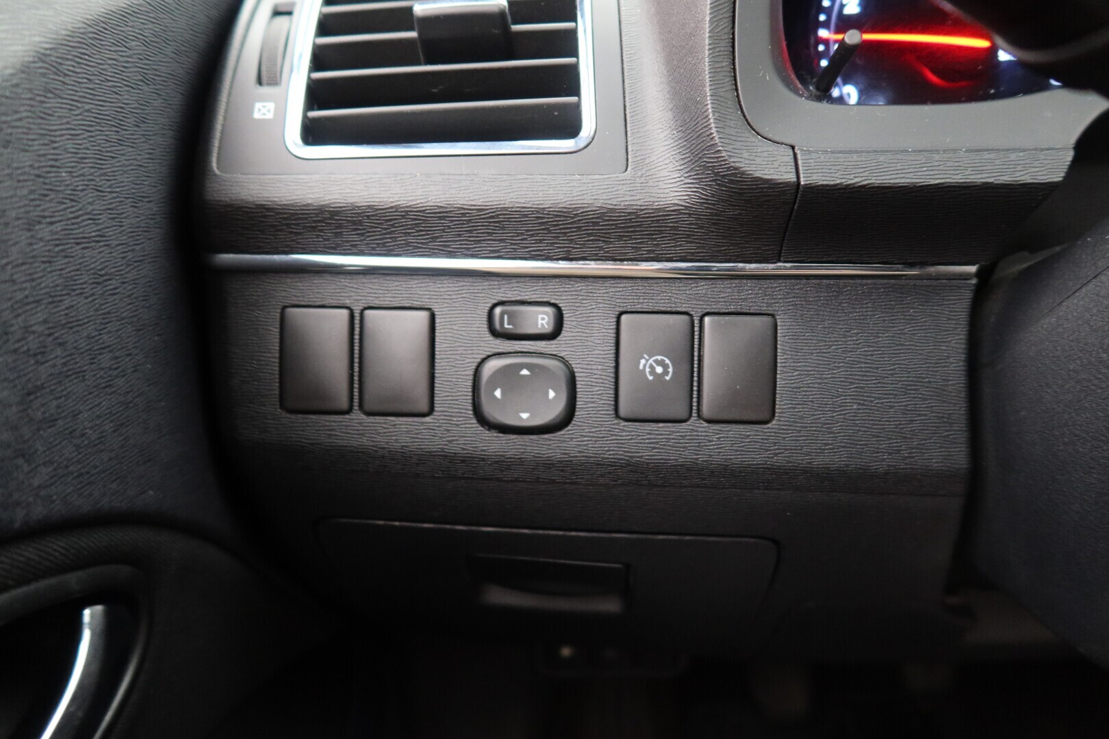 TOYOTA Avensis 2013