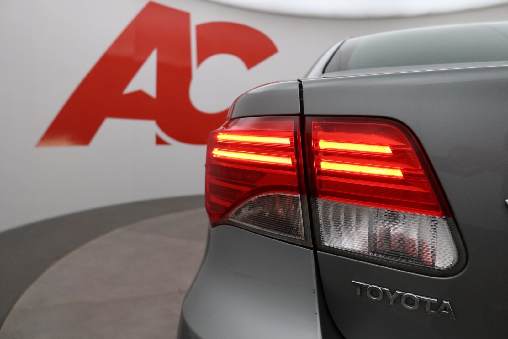 TOYOTA Avensis 2013