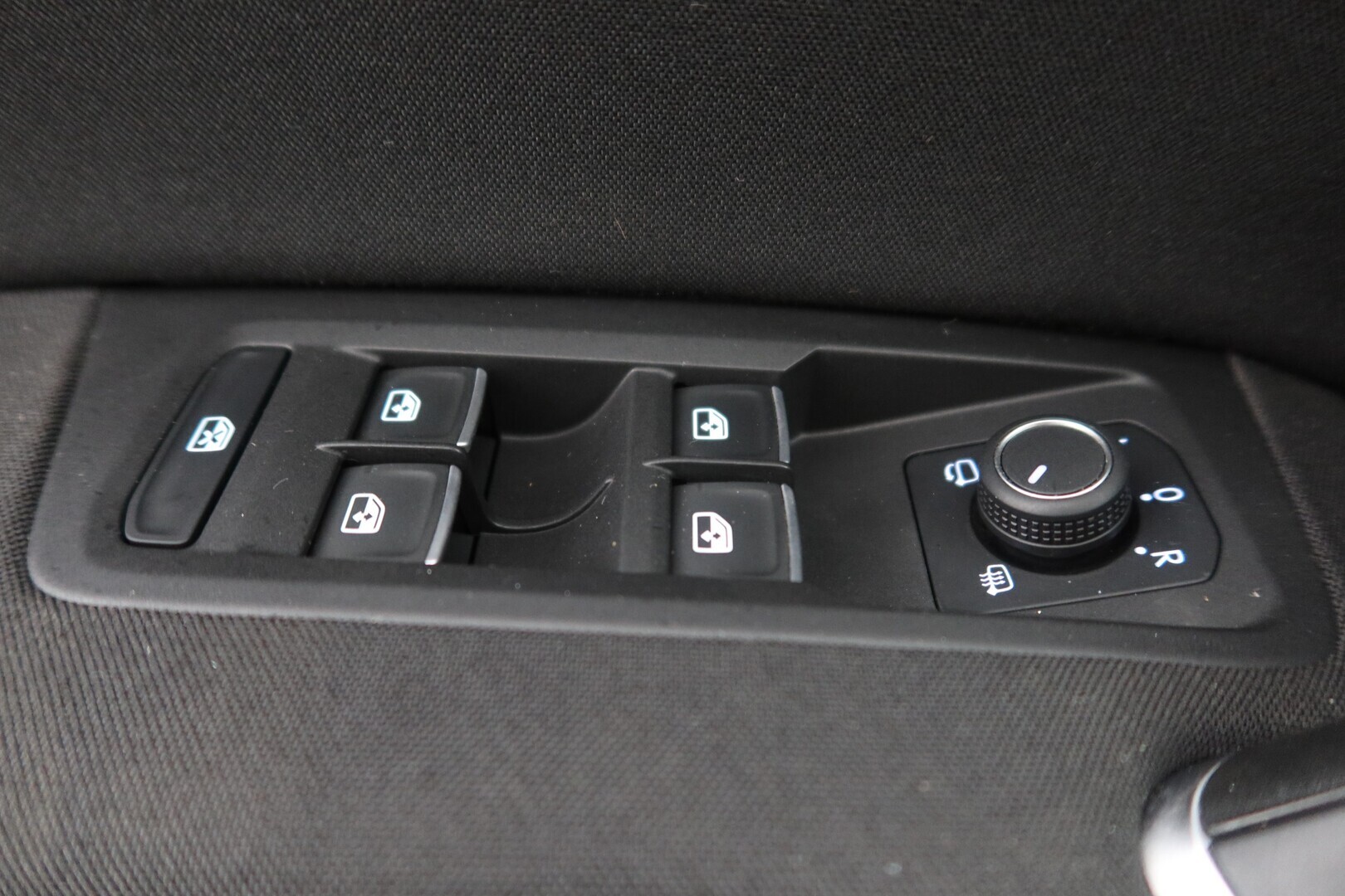 VOLKSWAGEN Touran 2016