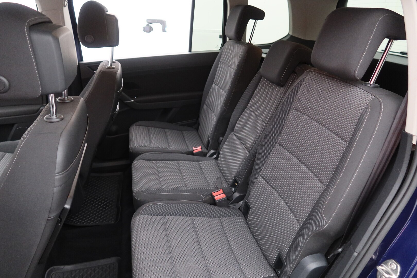 VOLKSWAGEN Touran 2016
