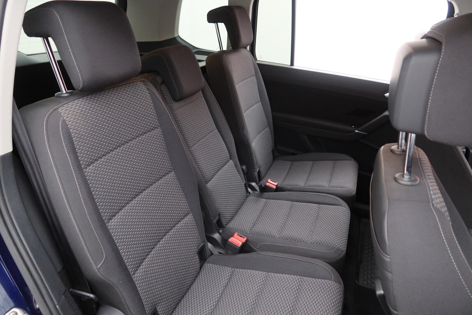 VOLKSWAGEN Touran 2016