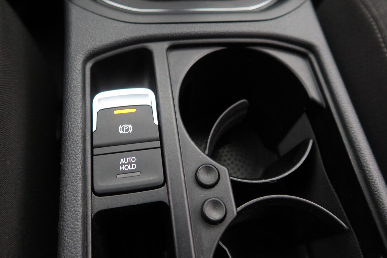 VOLKSWAGEN Touran 2016