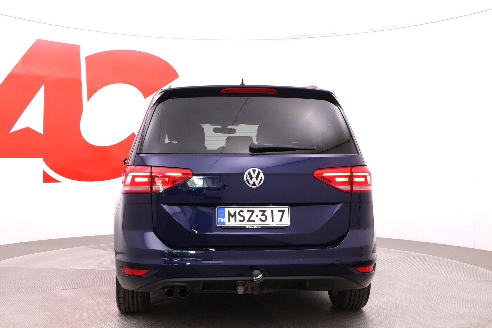 VOLKSWAGEN Touran 2016