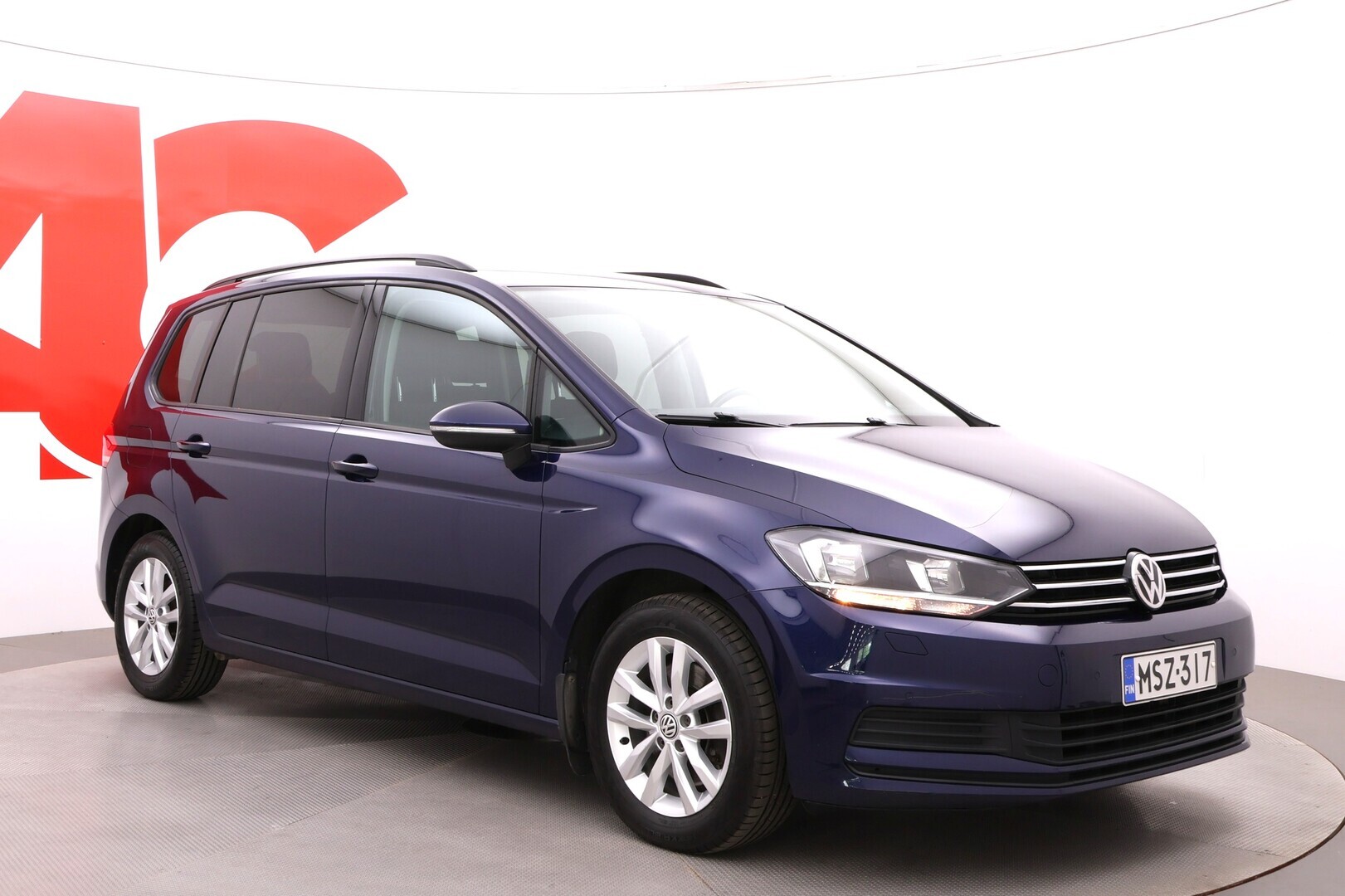 VOLKSWAGEN Touran 2016