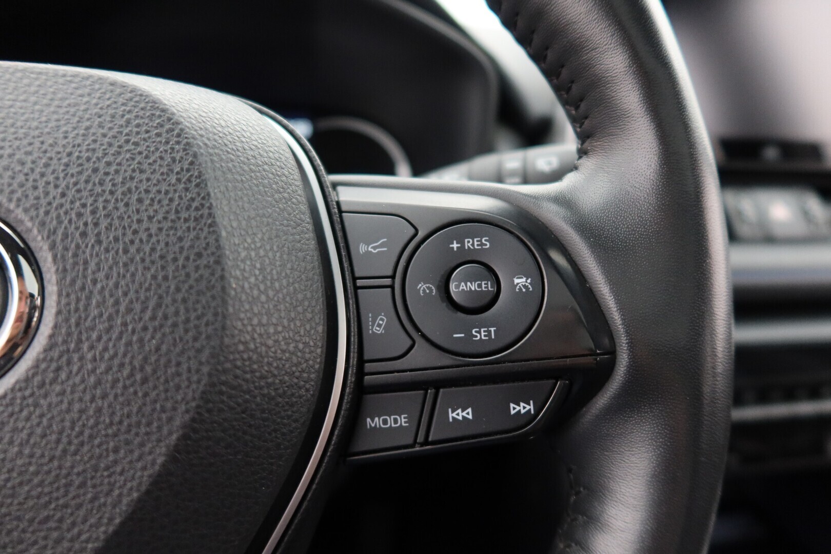 TOYOTA RAV4 2021