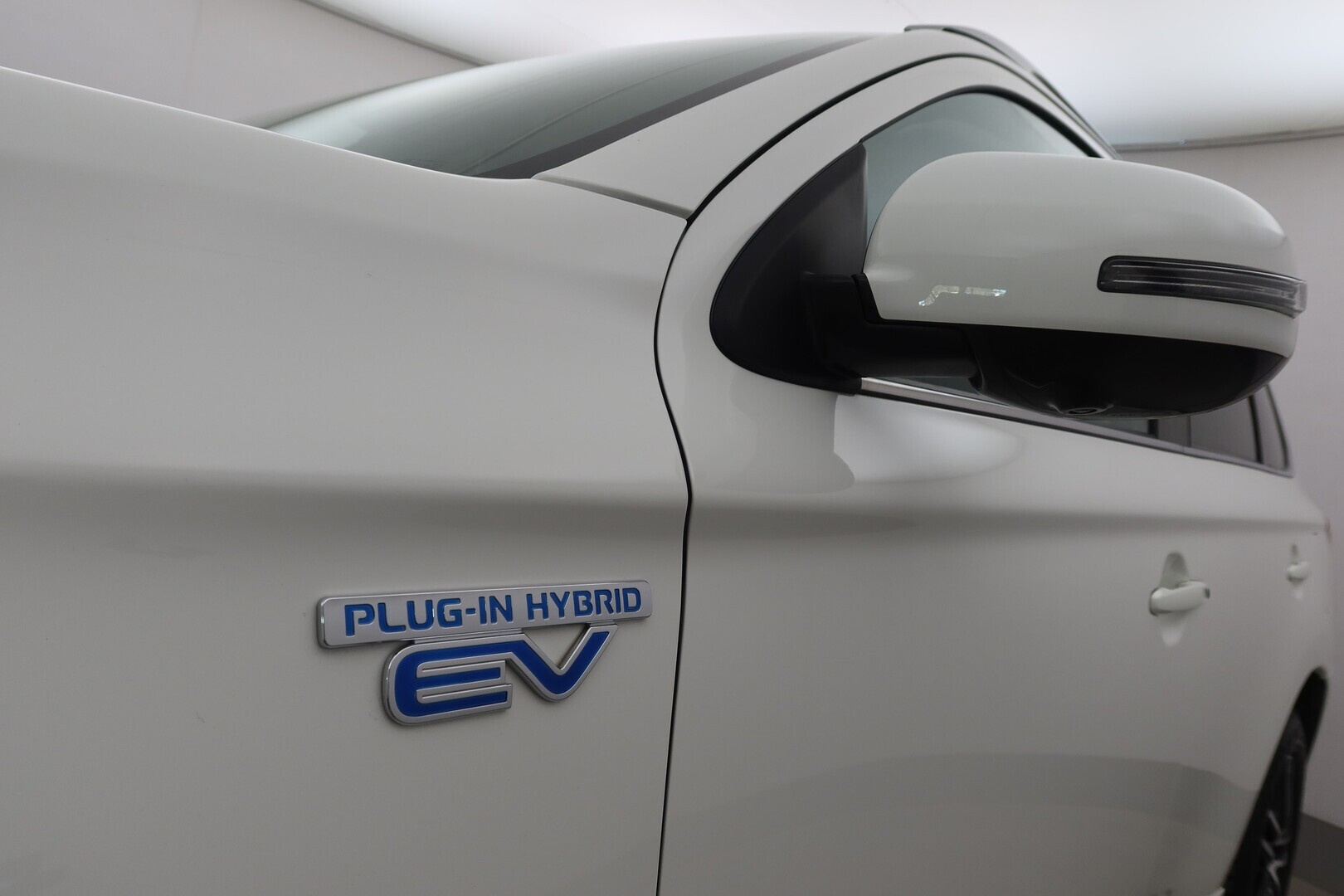 MITSUBISHI Outlander PHEV 2018