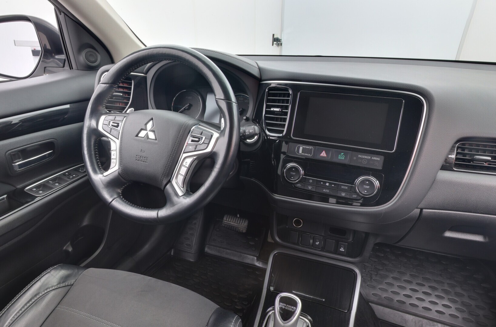 MITSUBISHI Outlander PHEV 2018