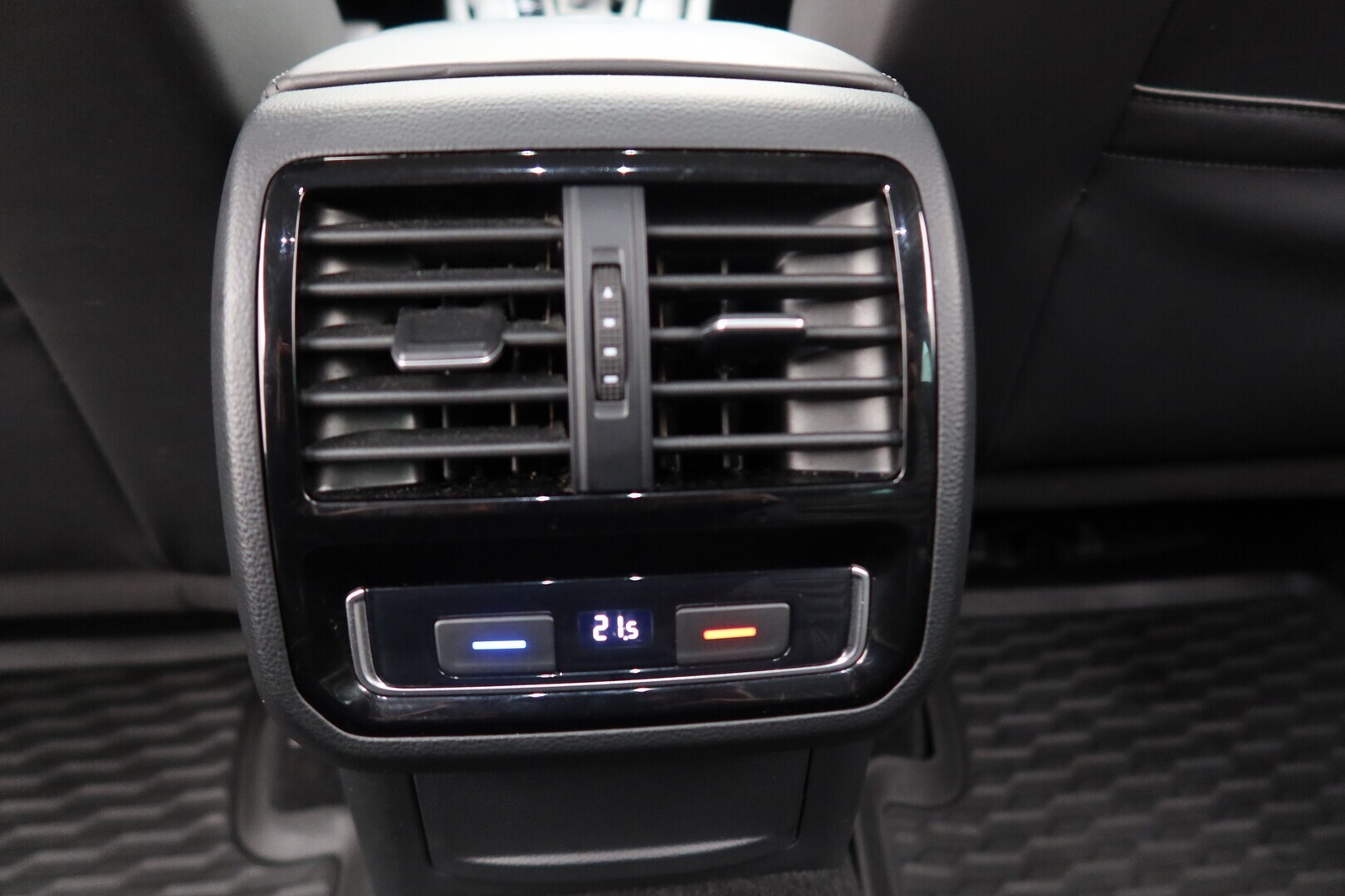 VOLKSWAGEN Passat 2019