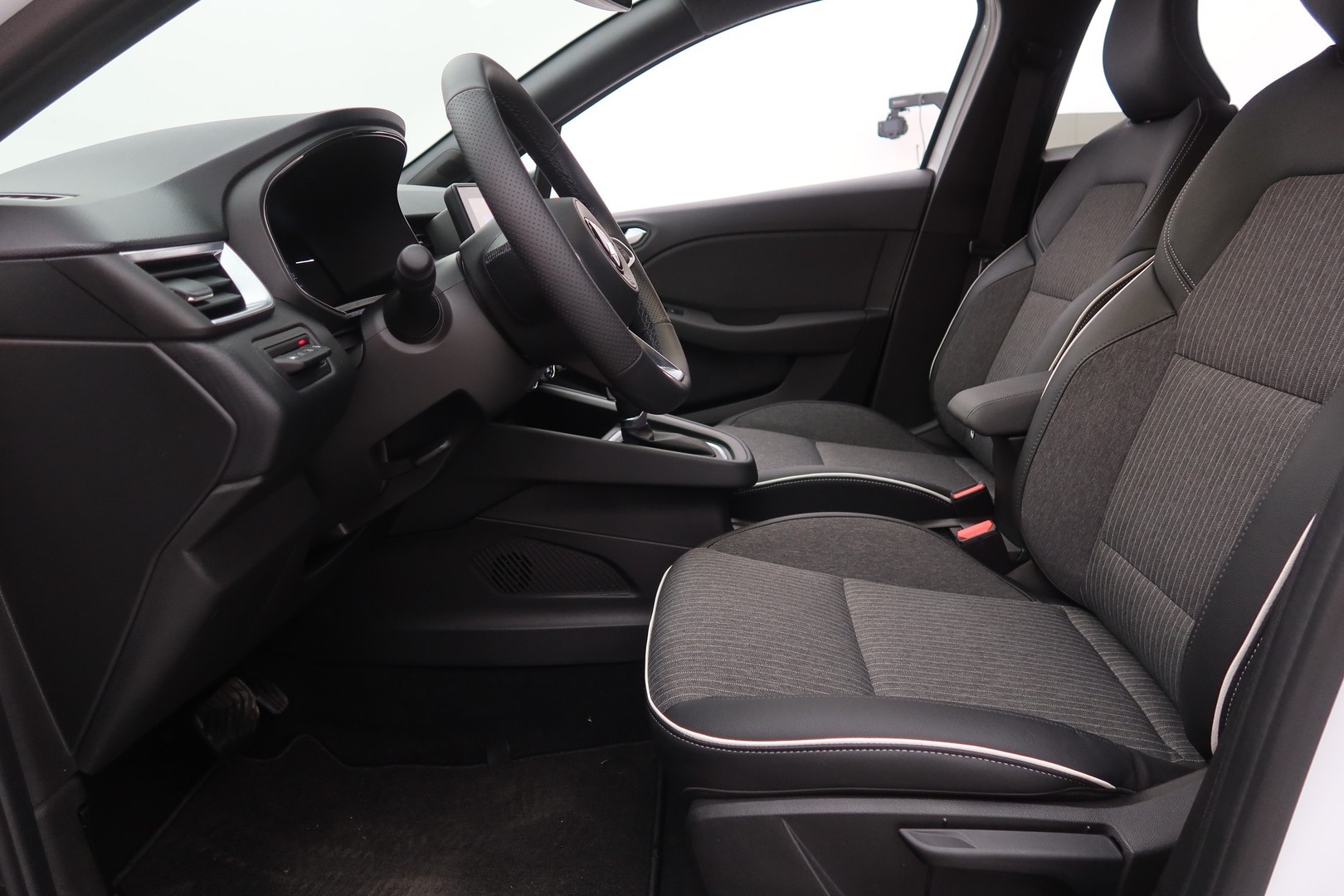 MITSUBISHI Colt 2024