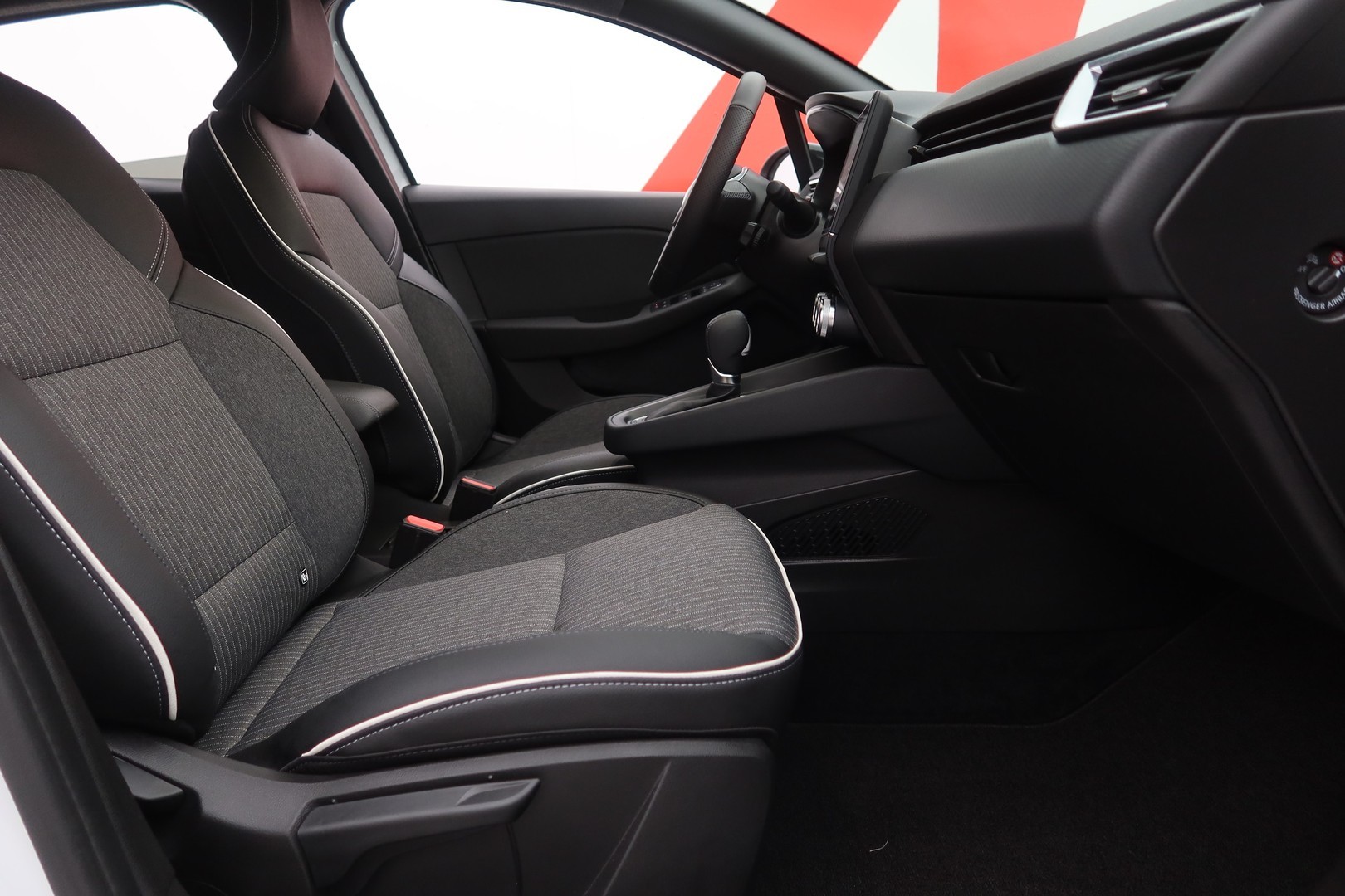 MITSUBISHI Colt 2024