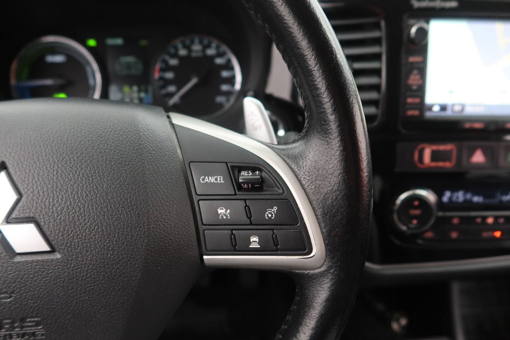 MITSUBISHI Outlander PHEV 2014