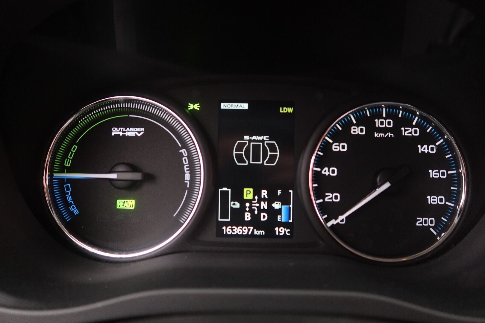 MITSUBISHI Outlander PHEV 2014