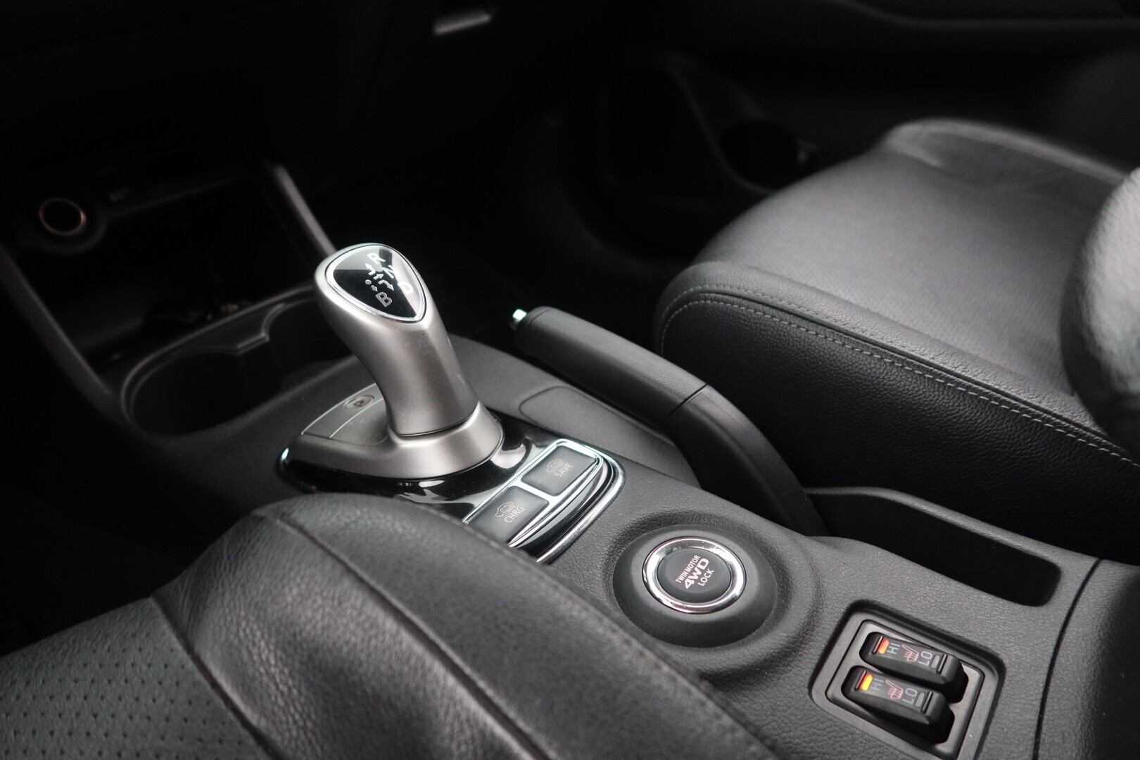 MITSUBISHI Outlander PHEV 2014