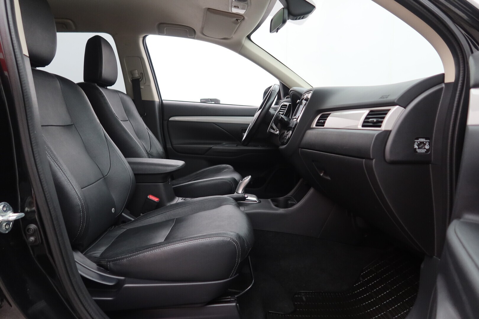 MITSUBISHI Outlander PHEV 2014