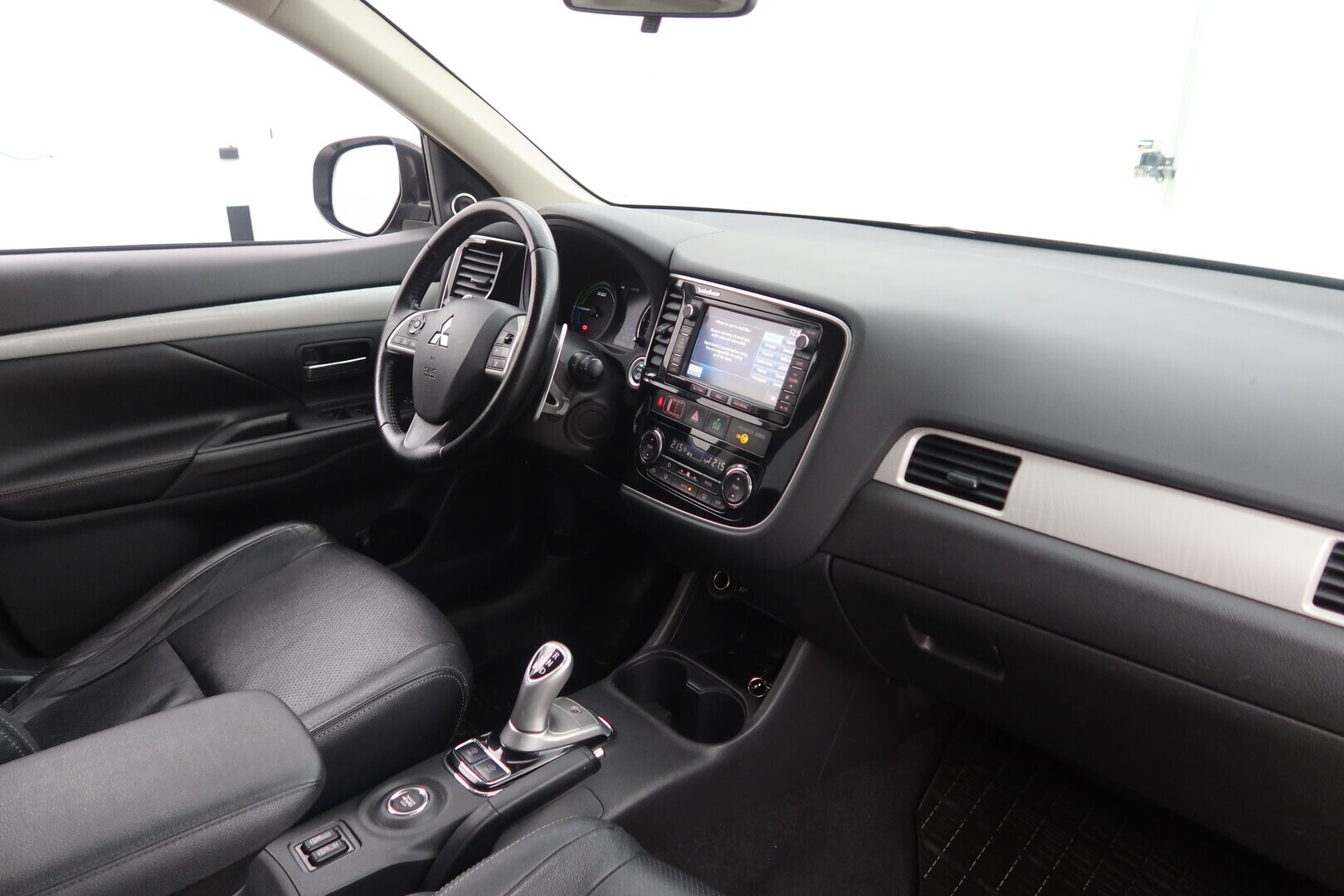 MITSUBISHI Outlander PHEV 2014