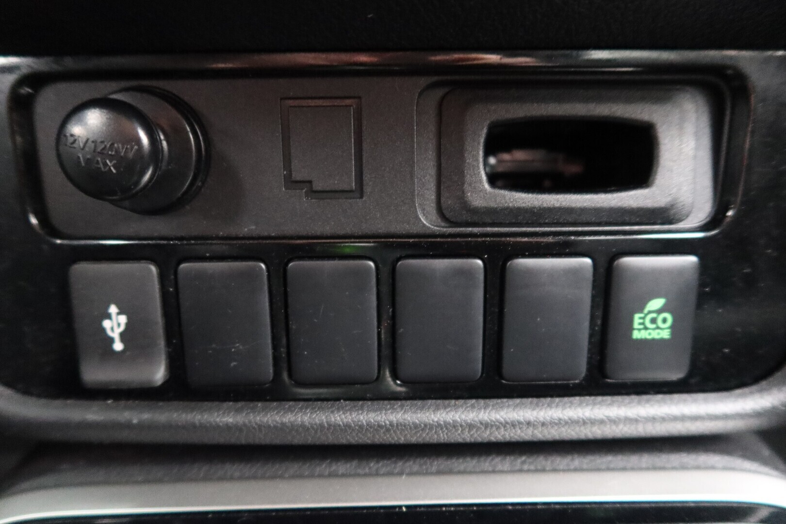 MITSUBISHI Outlander PHEV 2020