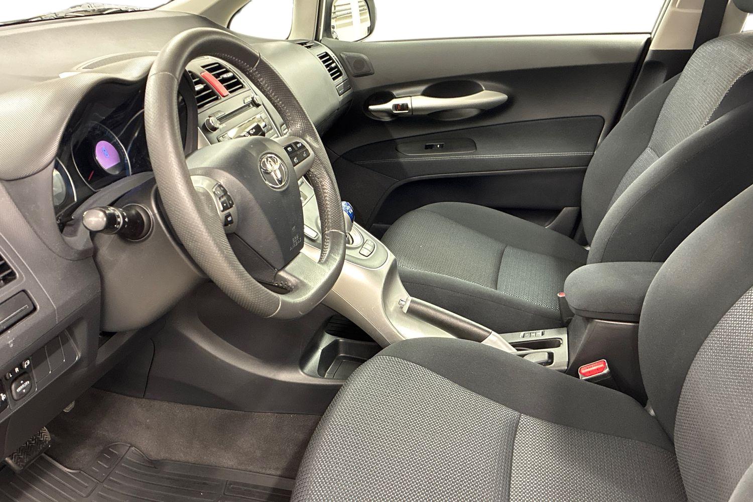 Toyota Auris 2012