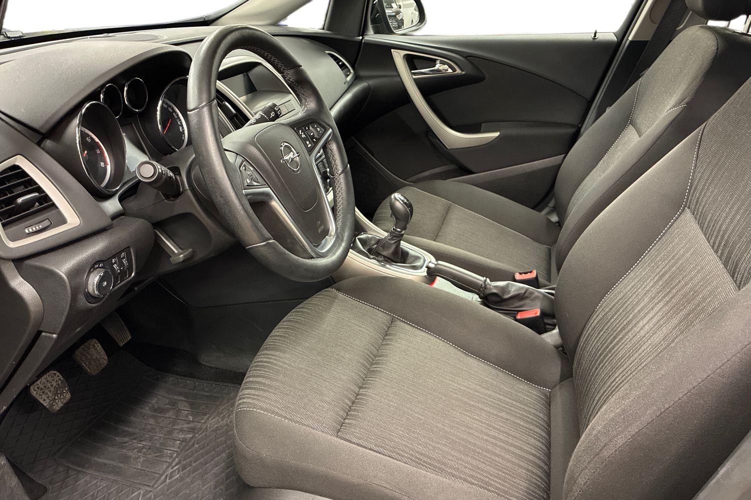 Opel Astra 2012