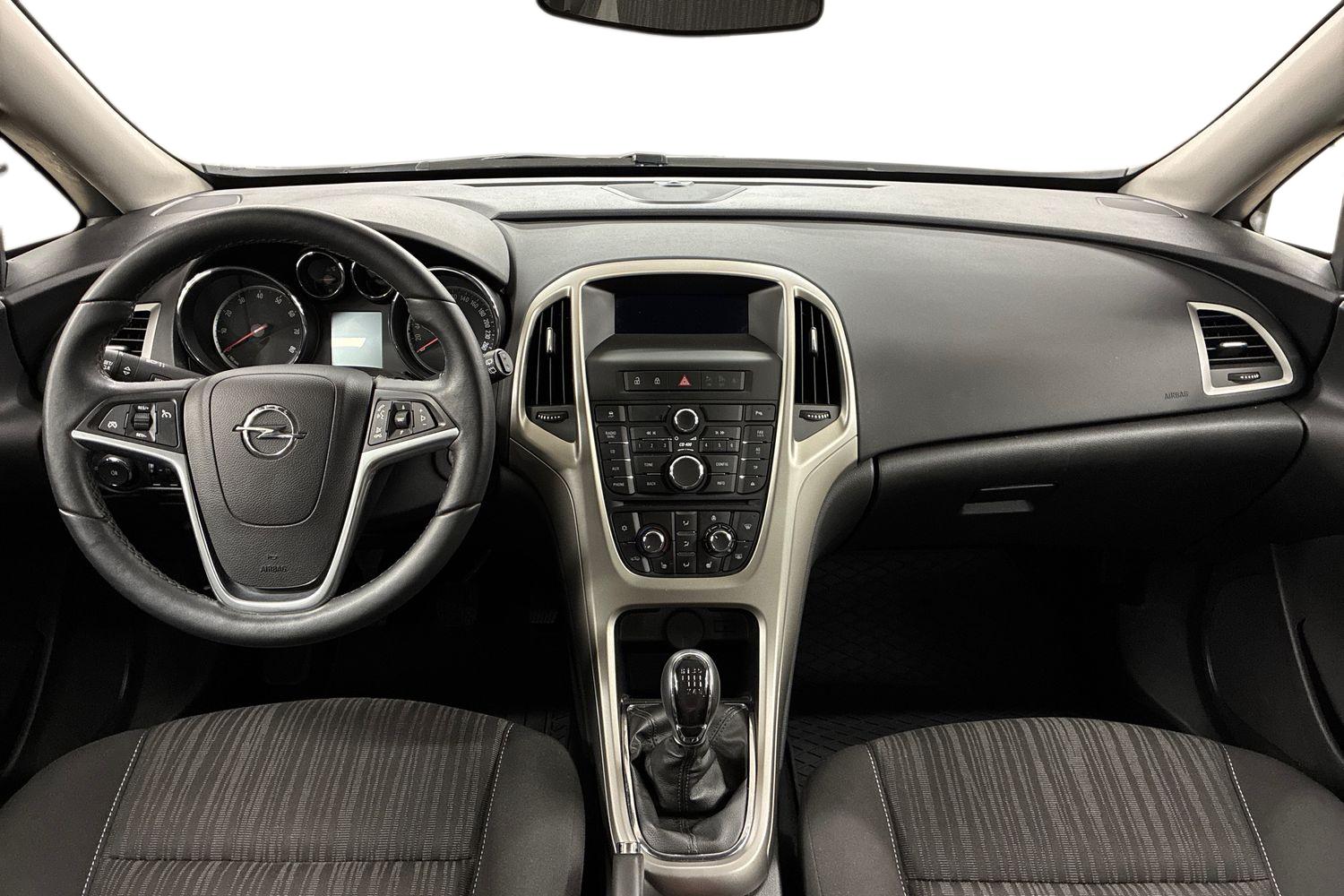 Opel Astra 2012