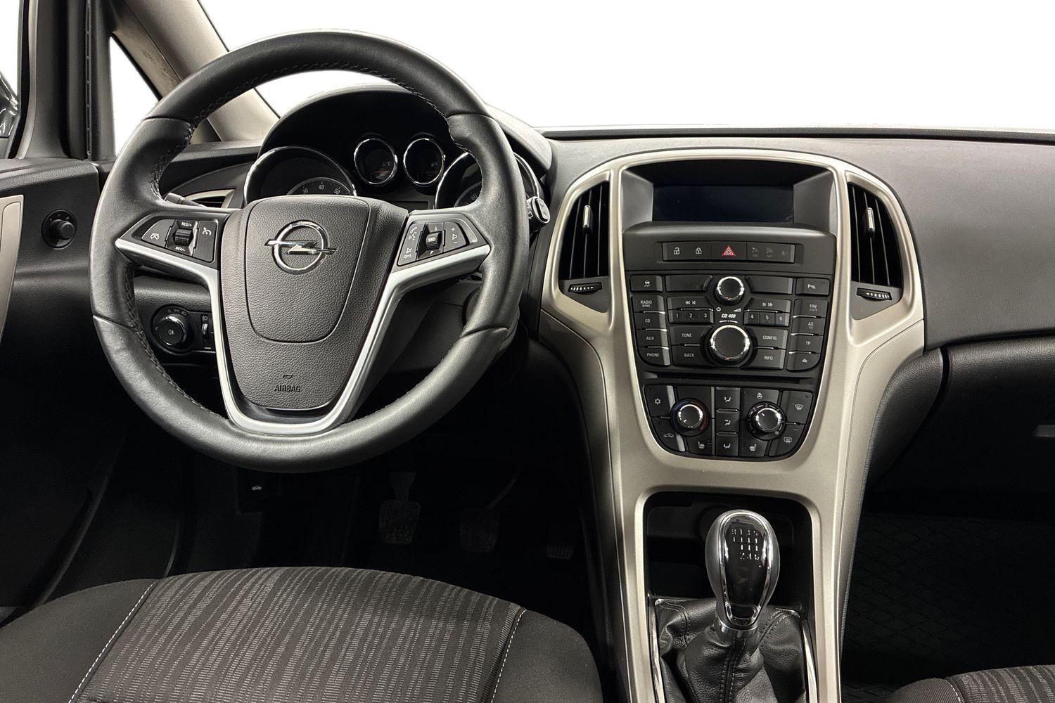 Opel Astra 2012