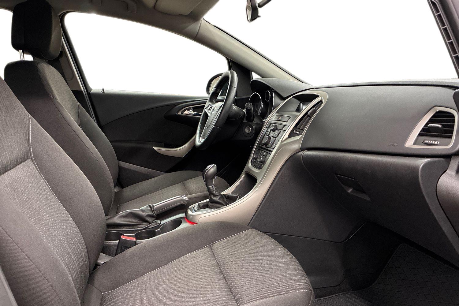 Opel Astra 2012