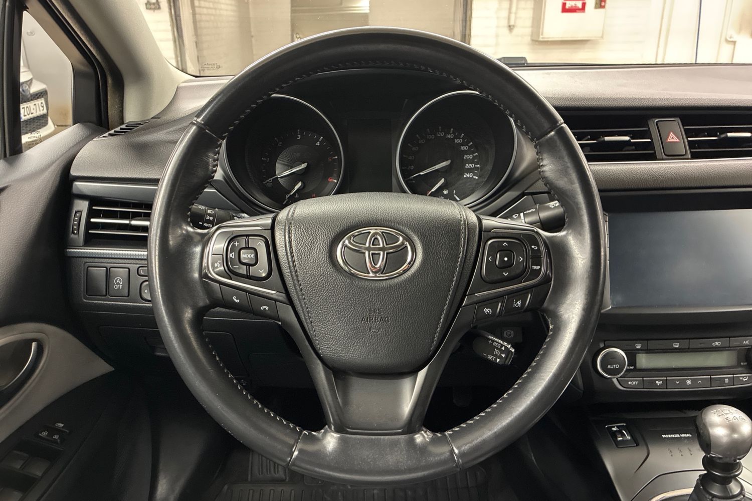 Toyota Avensis 2016