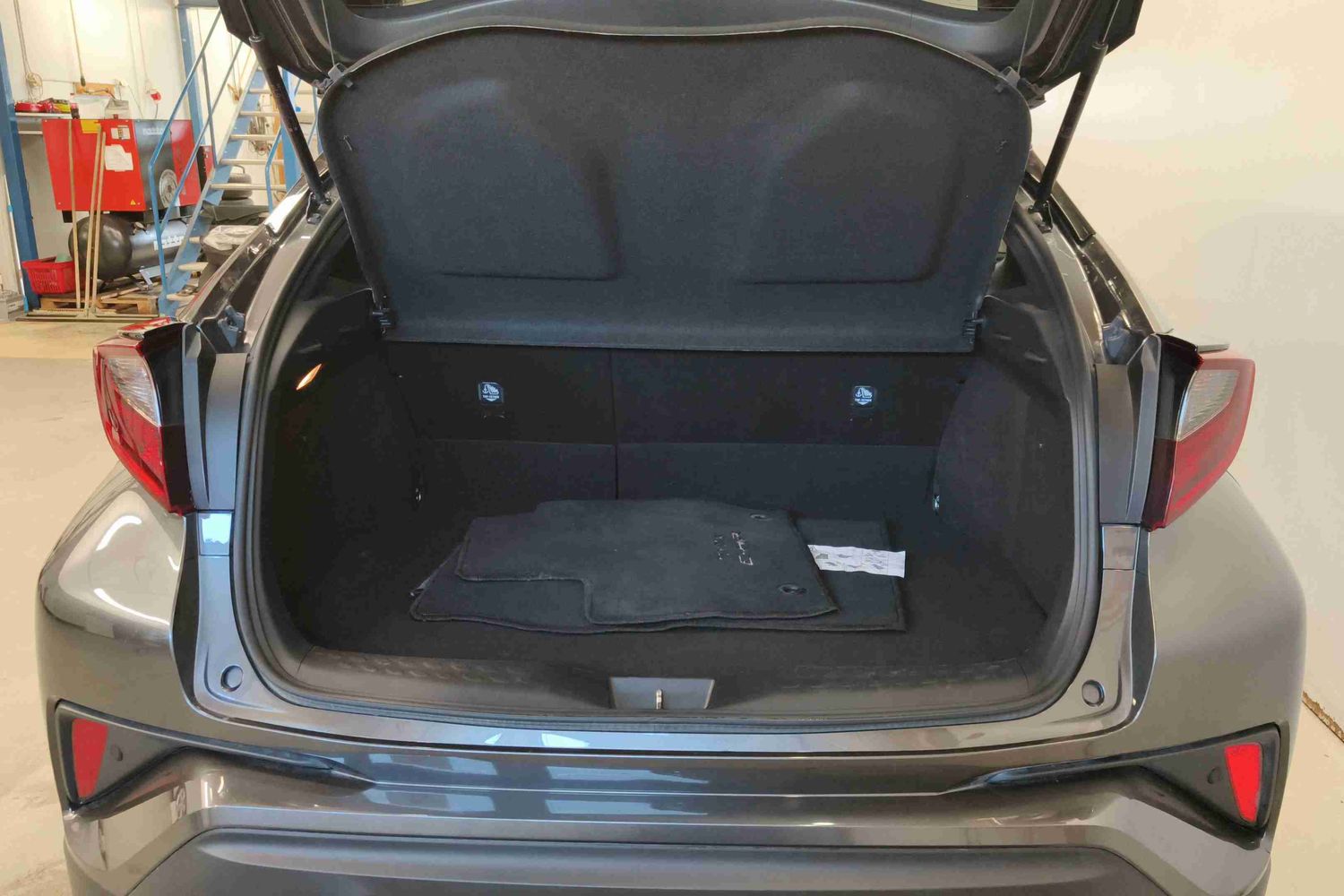 TOYOTA C-HR 2023