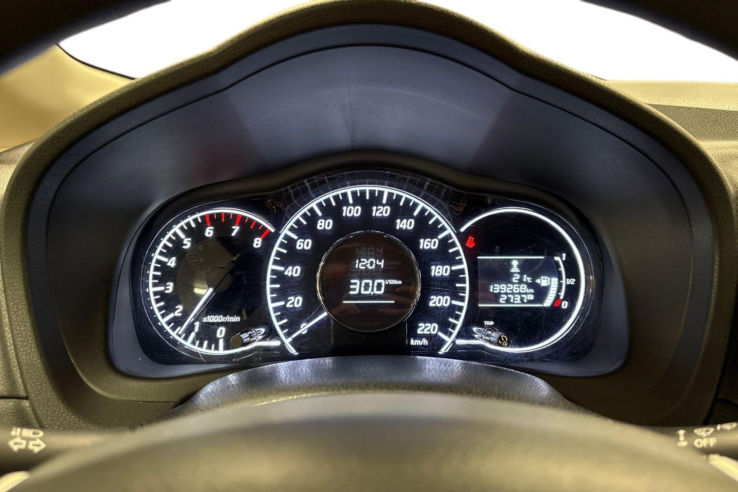NISSAN Note 2015