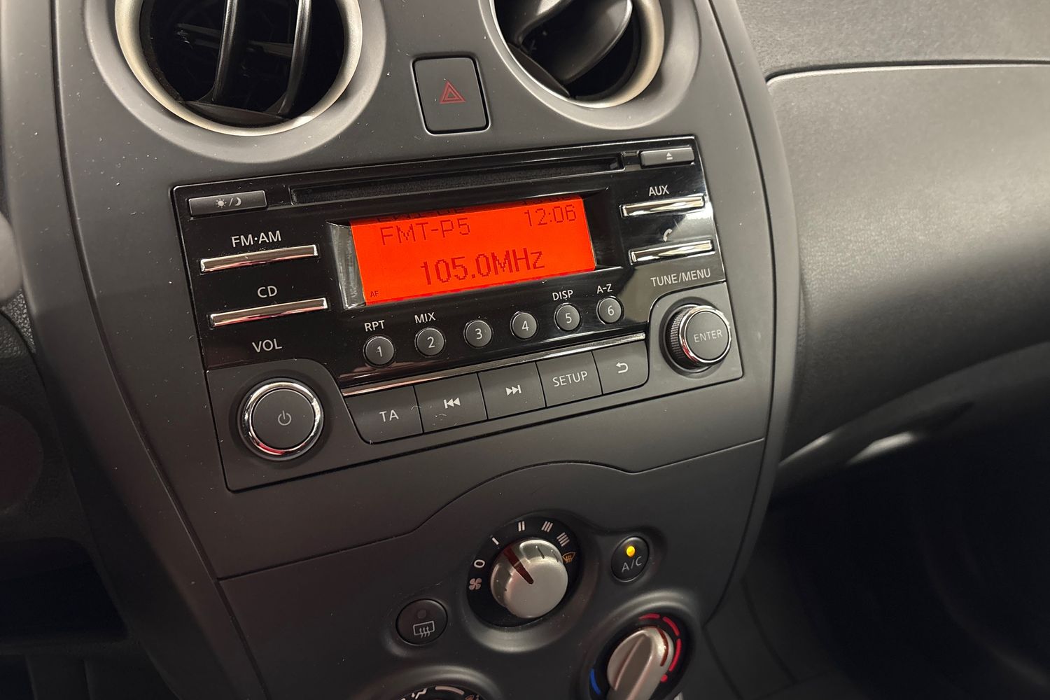 NISSAN Note 2015
