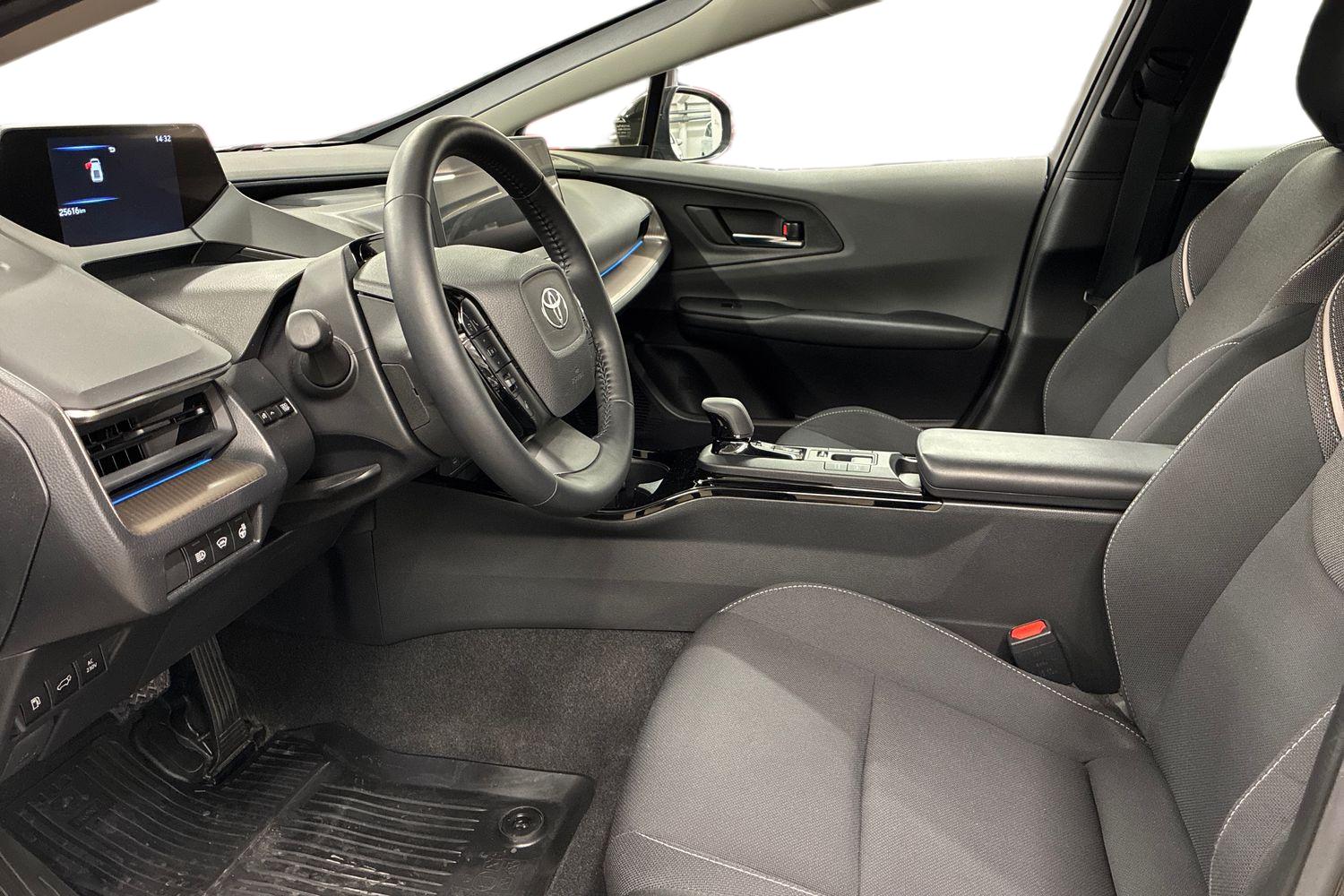 Toyota Prius Plug-in 2024