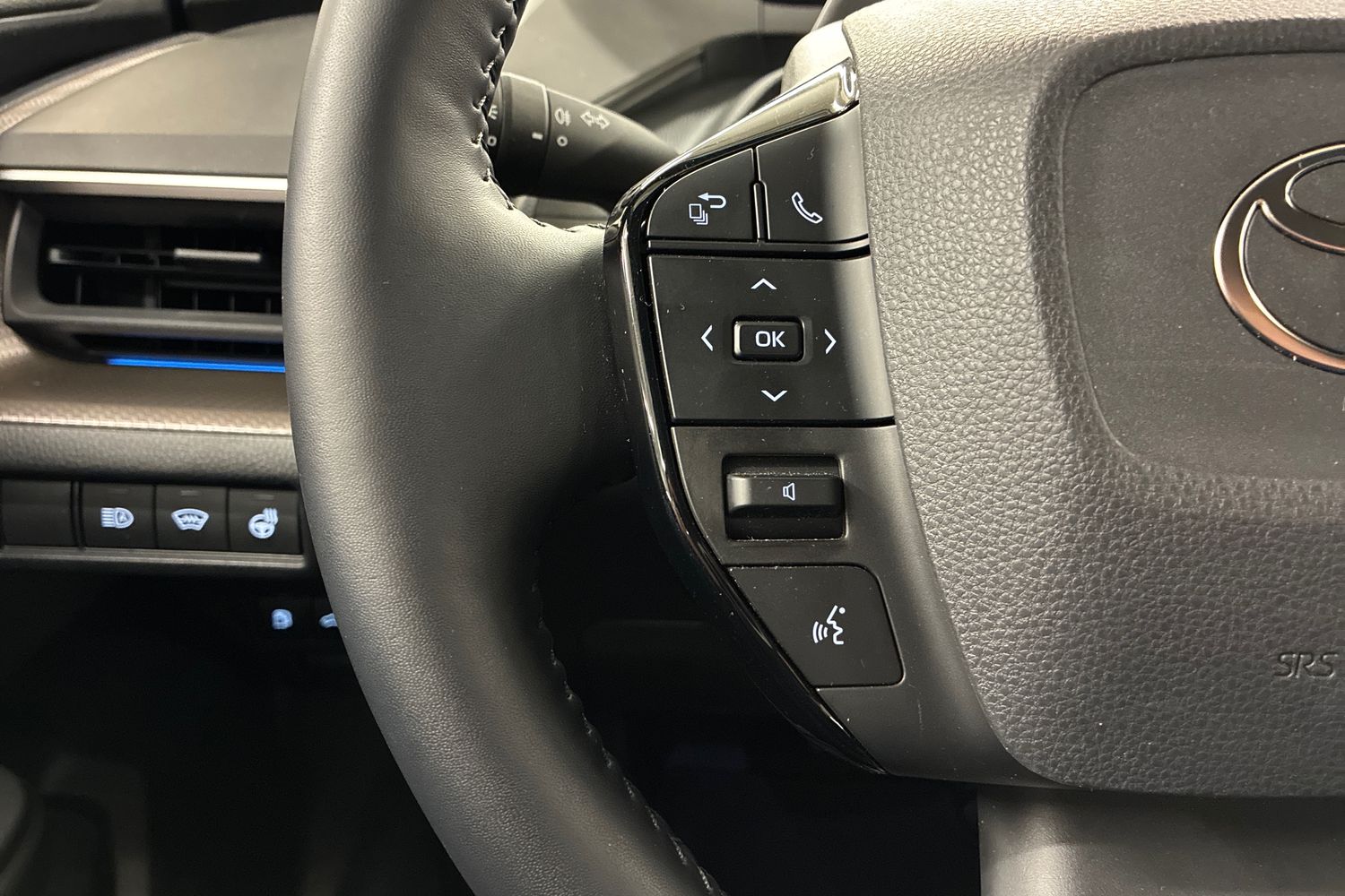 Toyota Prius Plug-in 2024