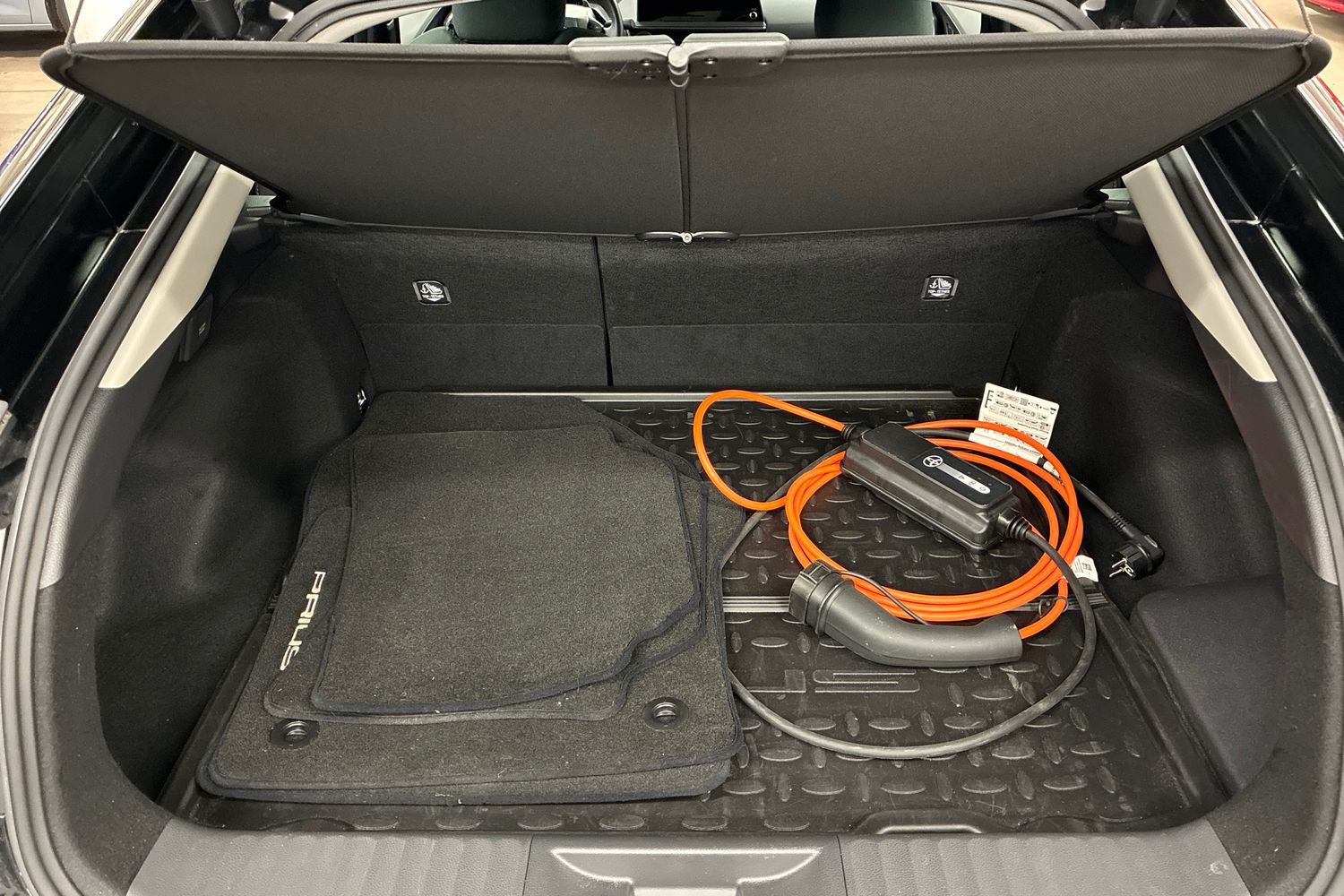 Toyota Prius Plug-in 2024