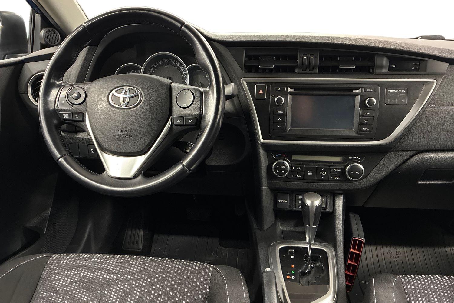 Toyota Auris 2015